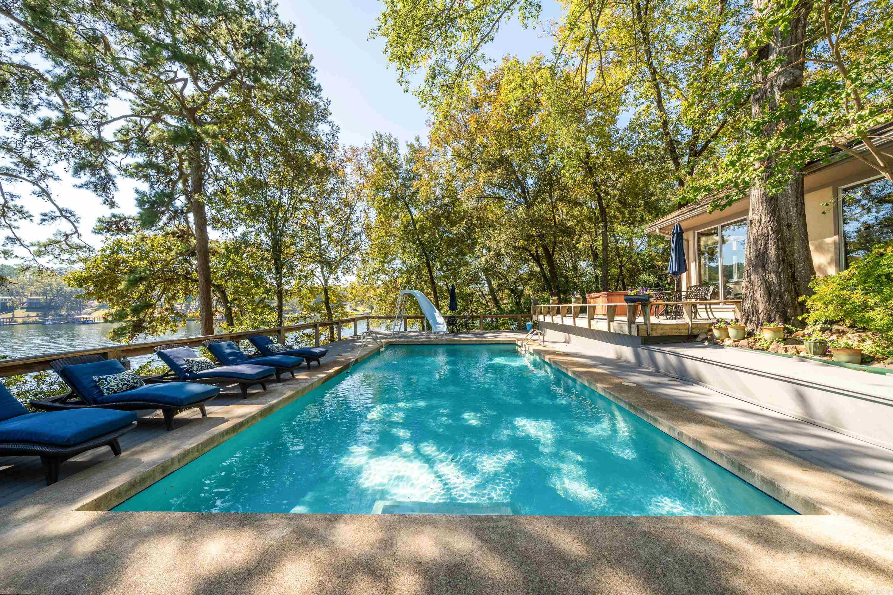 412 Long Island Dr