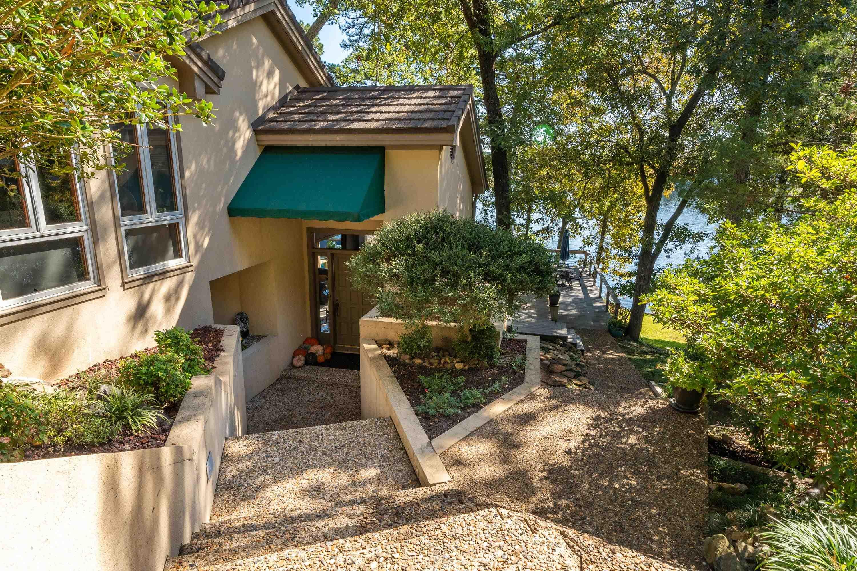 412 Long Island Dr
