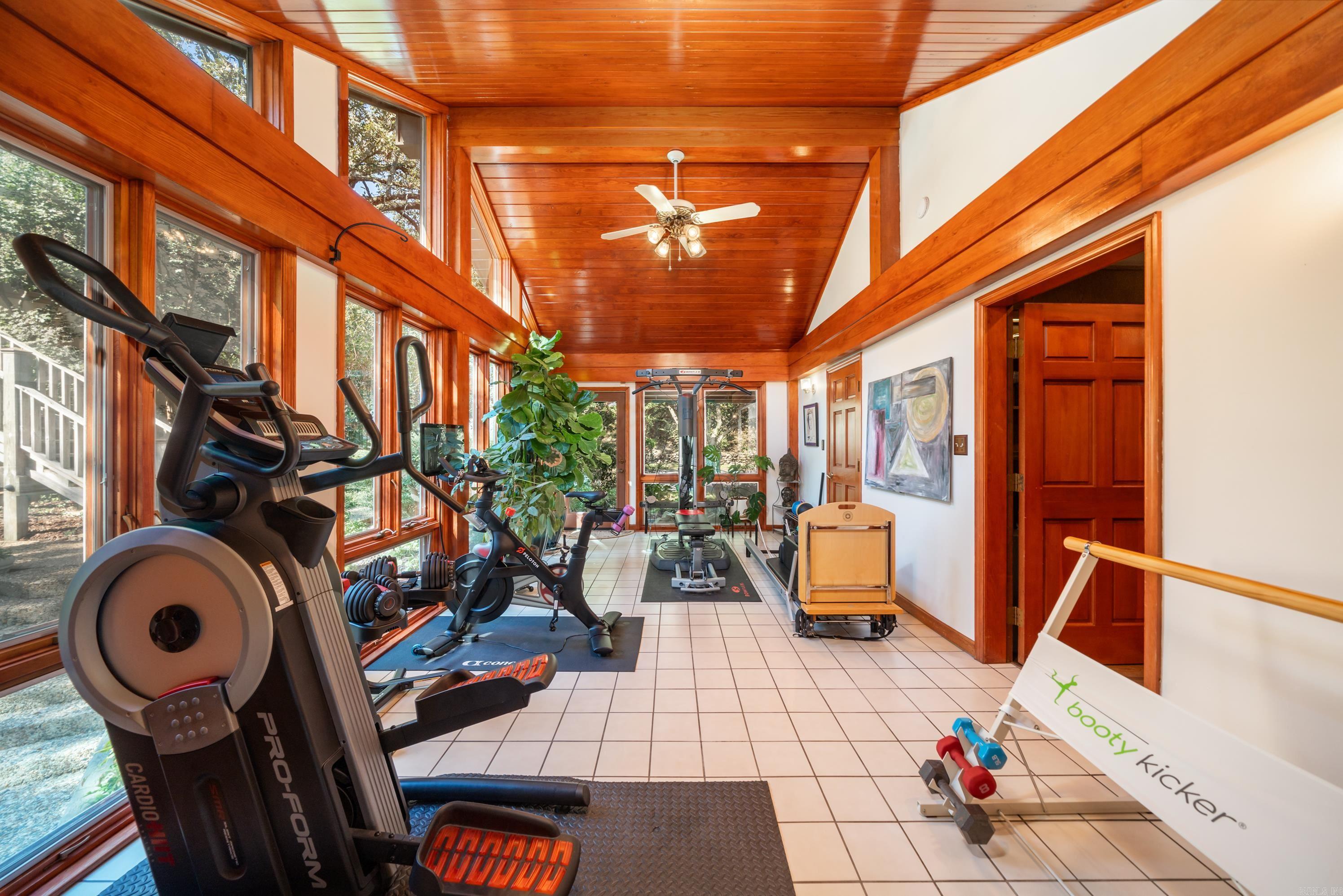 412 Long Island Dr