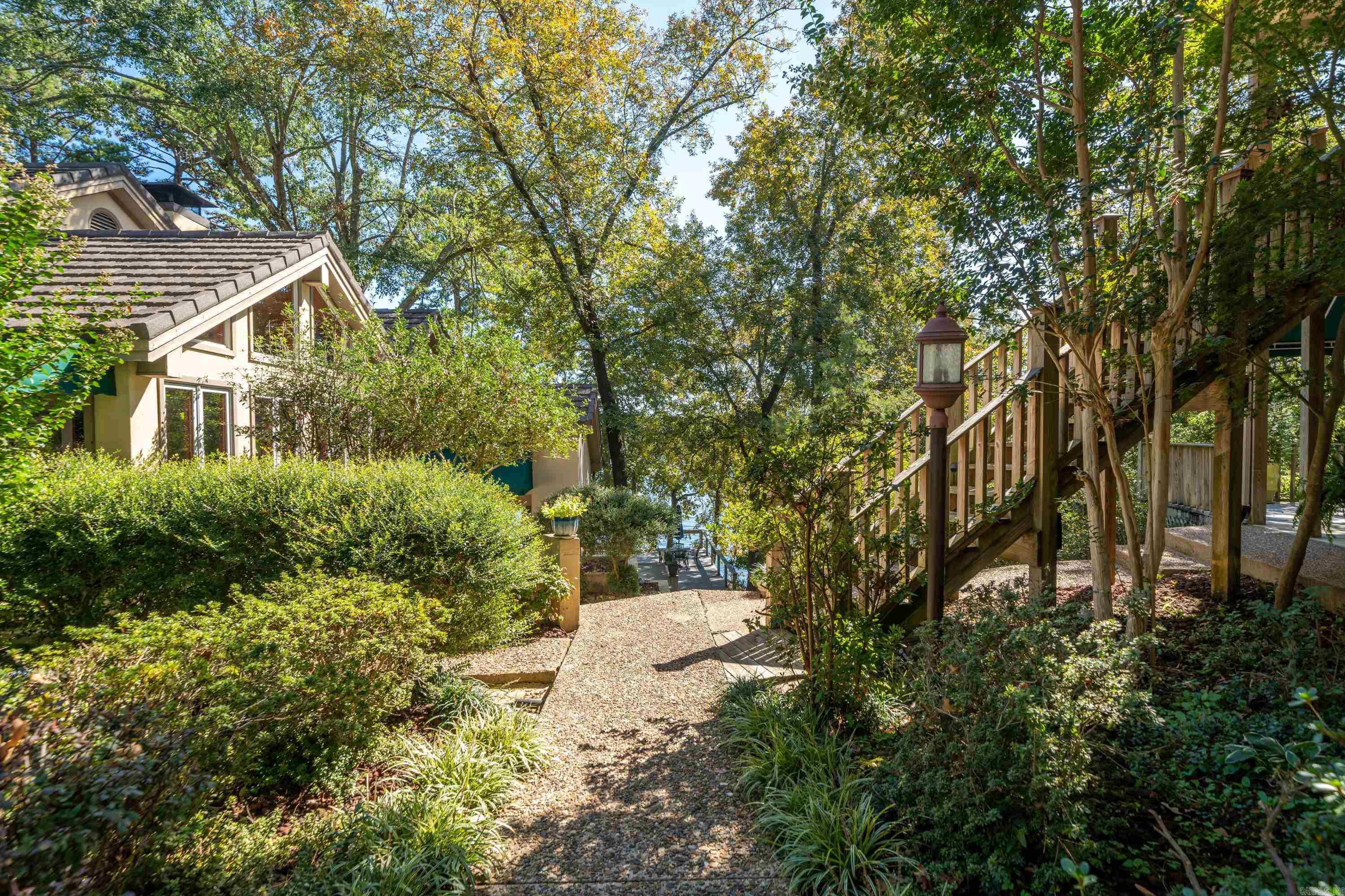 412 Long Island Dr