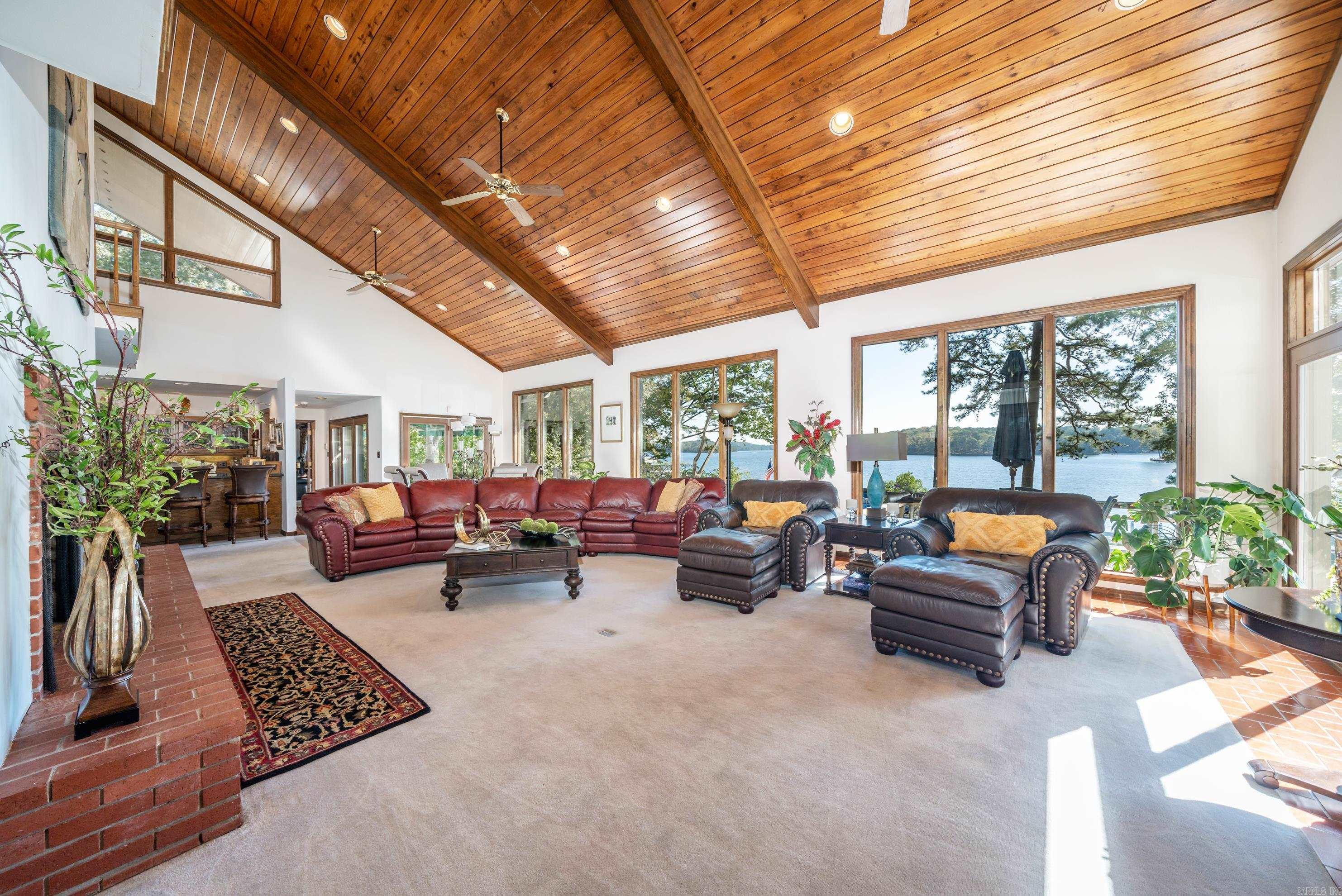 412 Long Island Dr