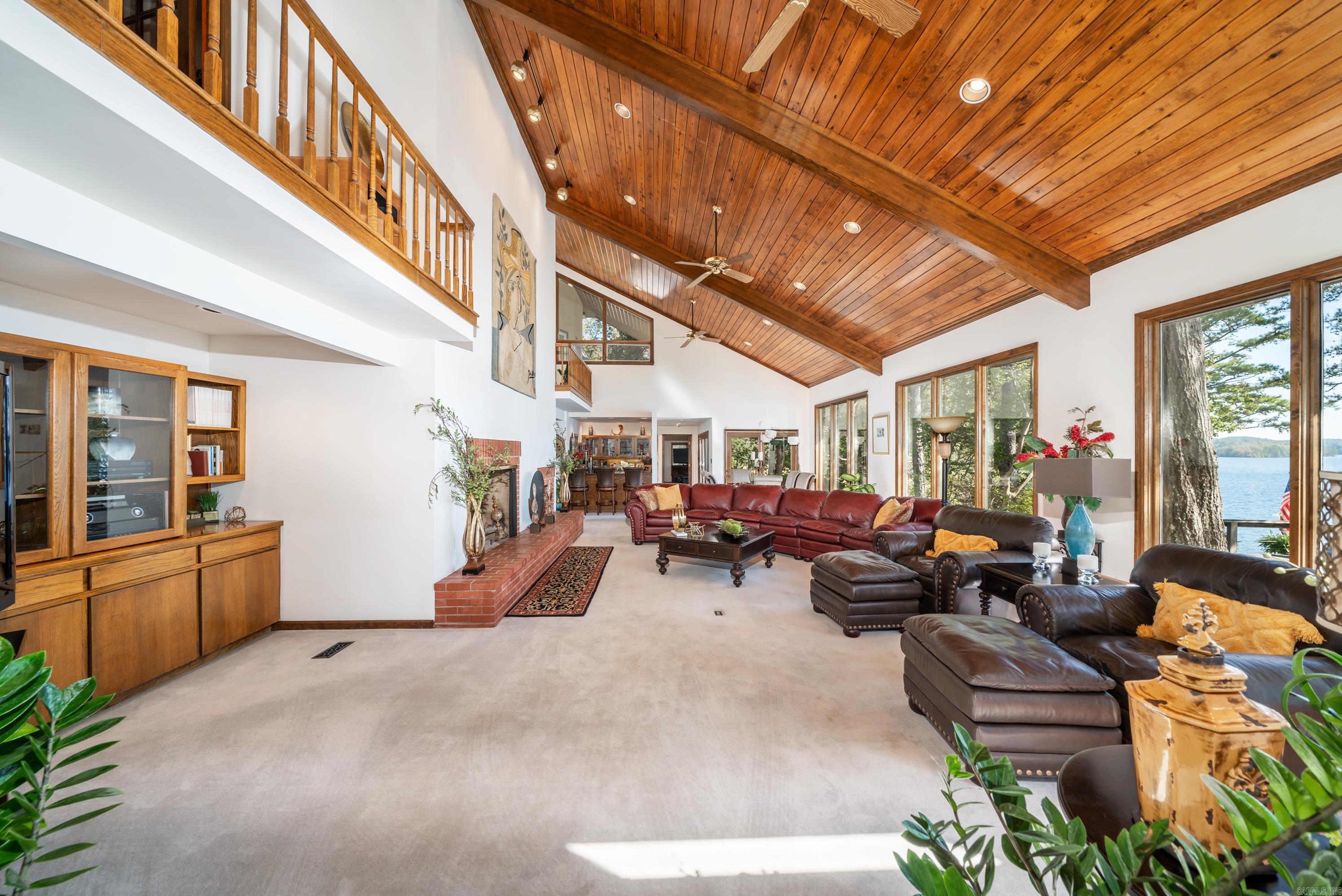 412 Long Island Dr