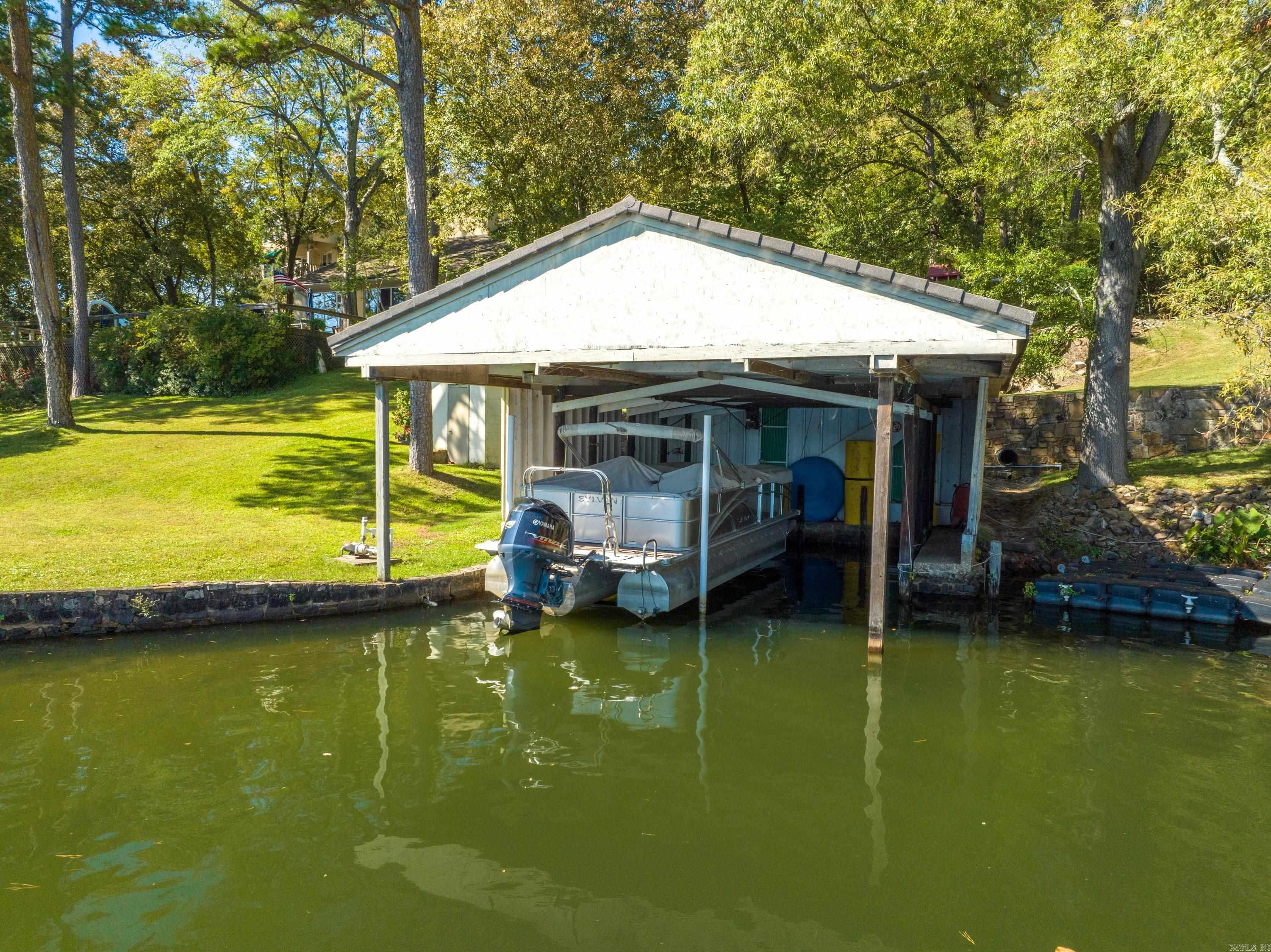 412 Long Island Dr