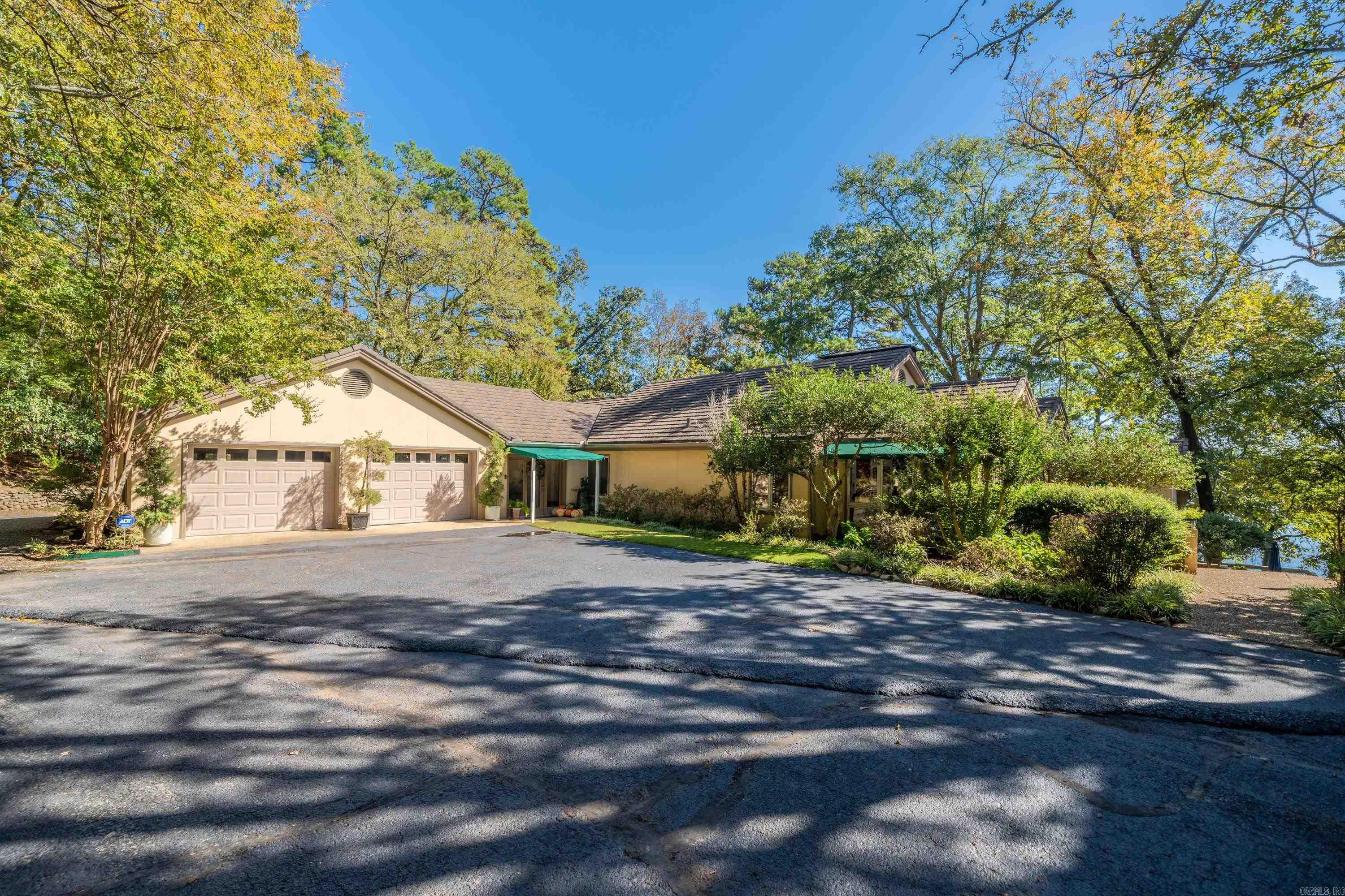 412 Long Island Dr