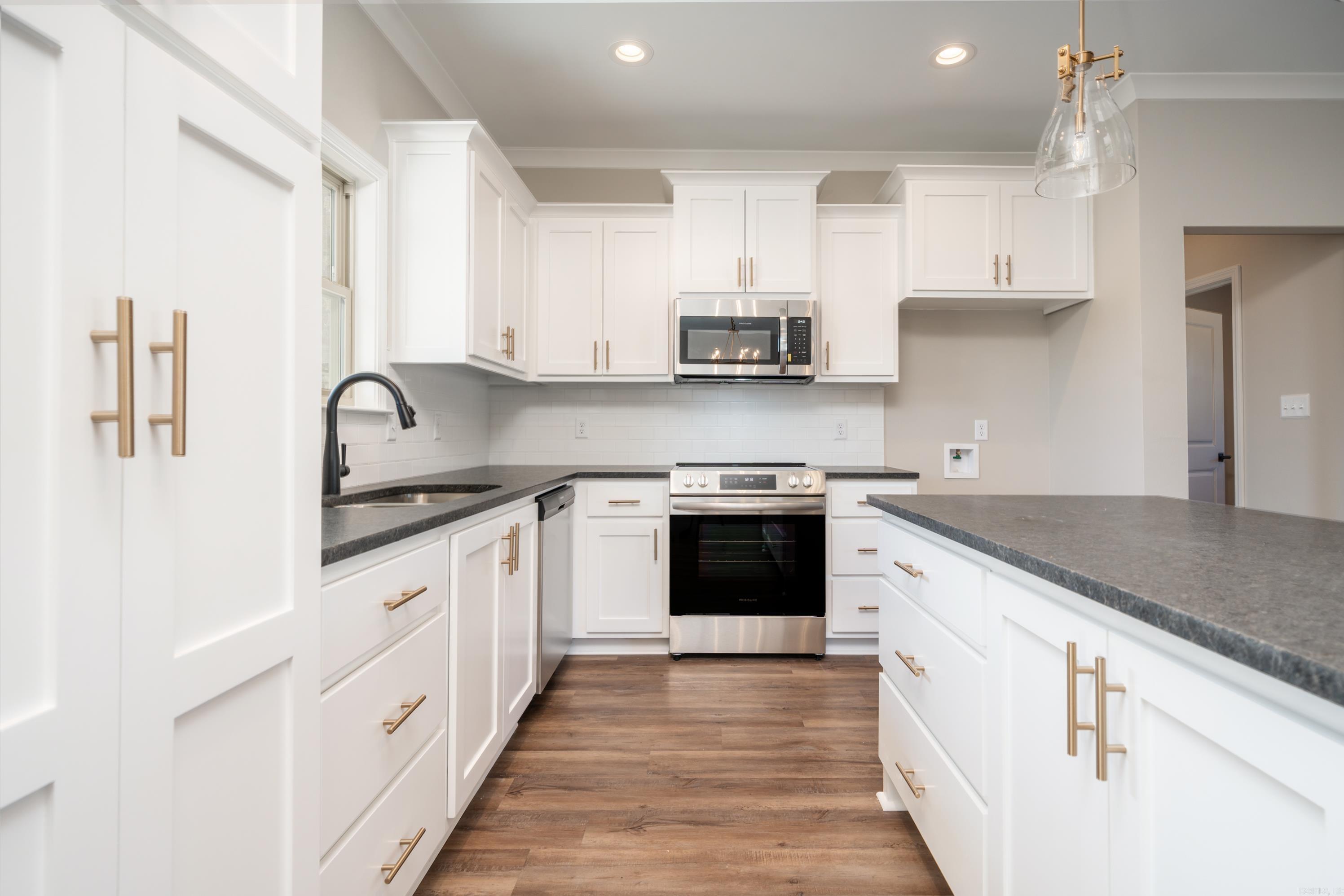 142 E. San Mateo