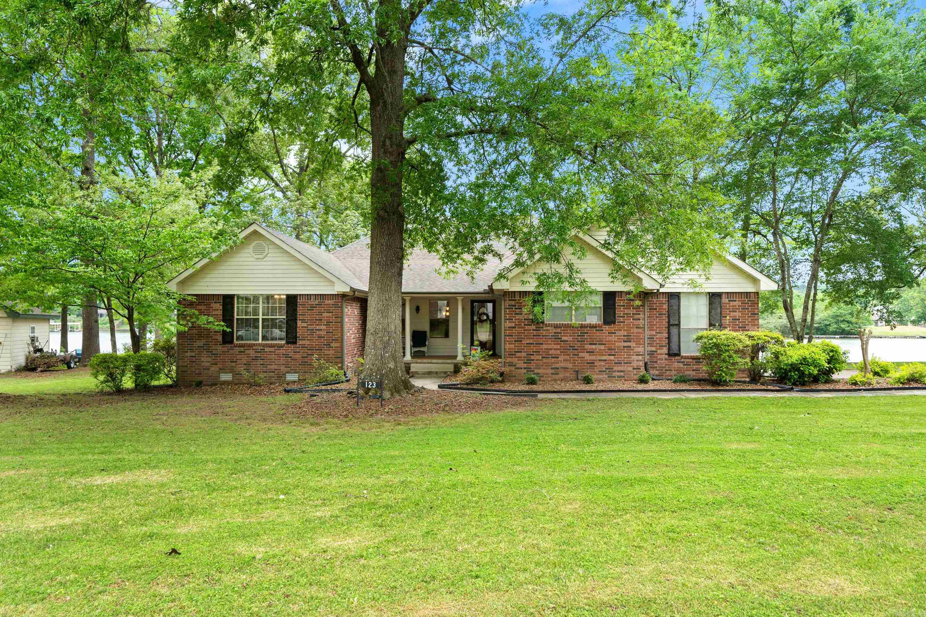 123 Lakesouth Terrace