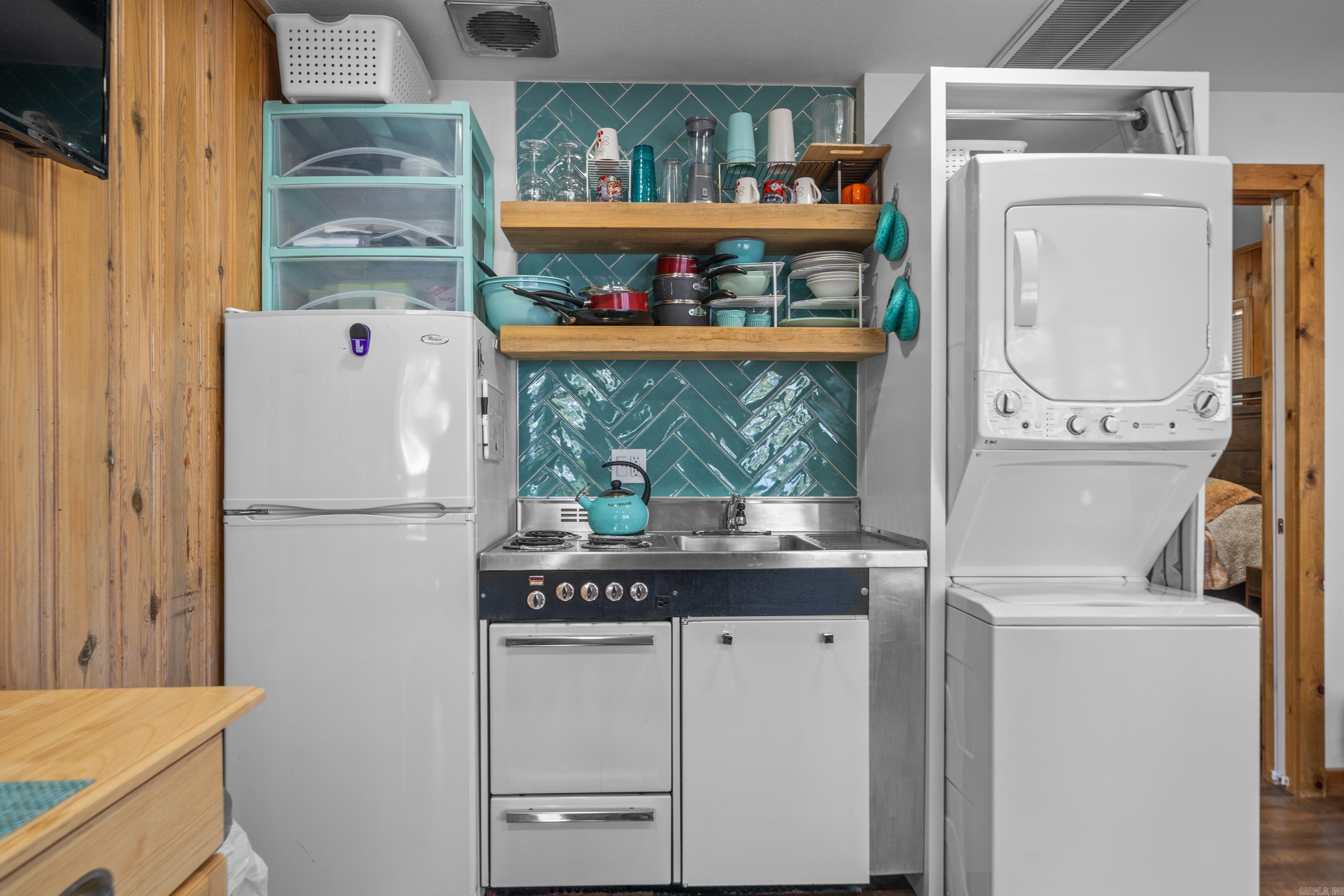 210 Aberina Unit: F29