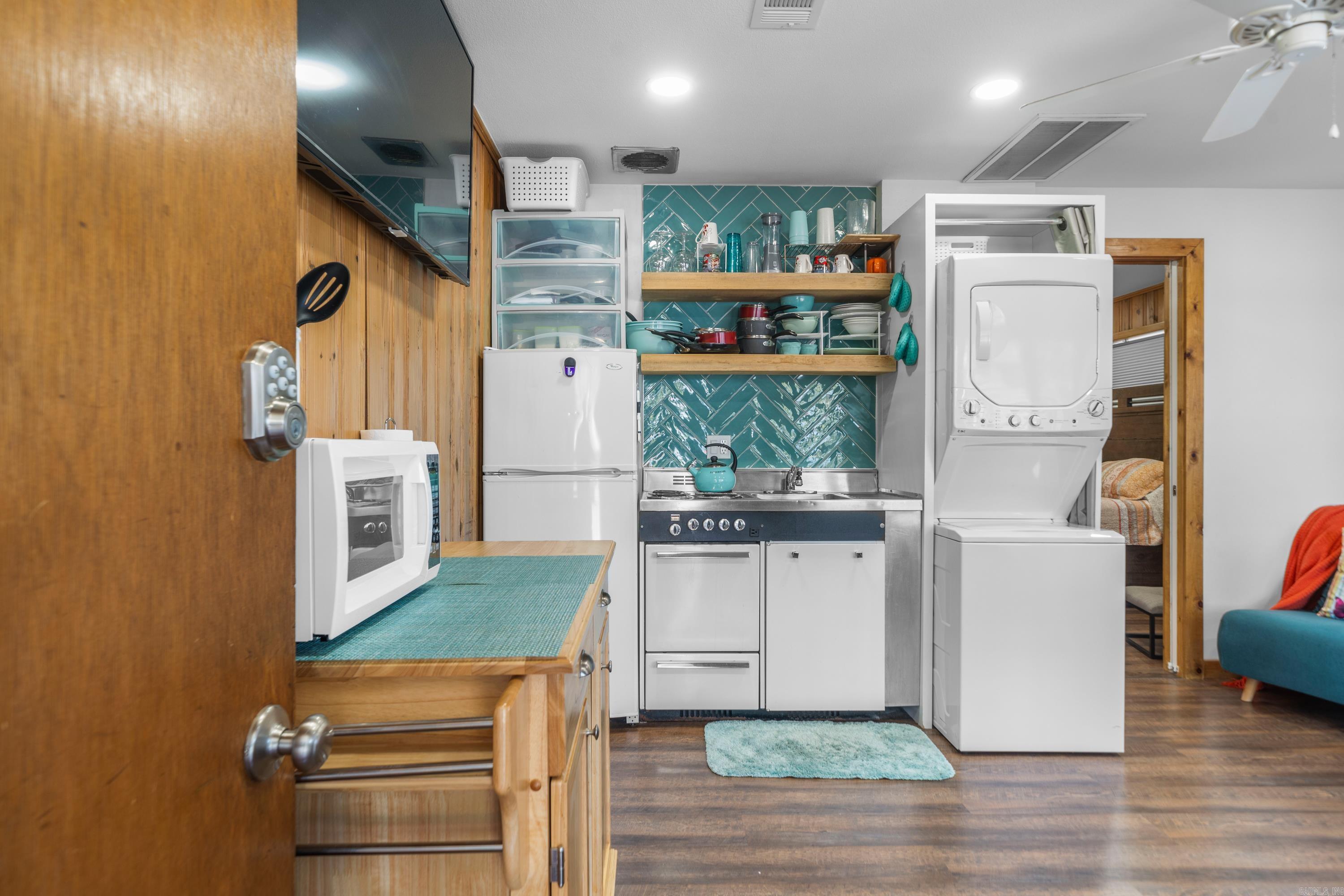 210 Aberina Unit: F29