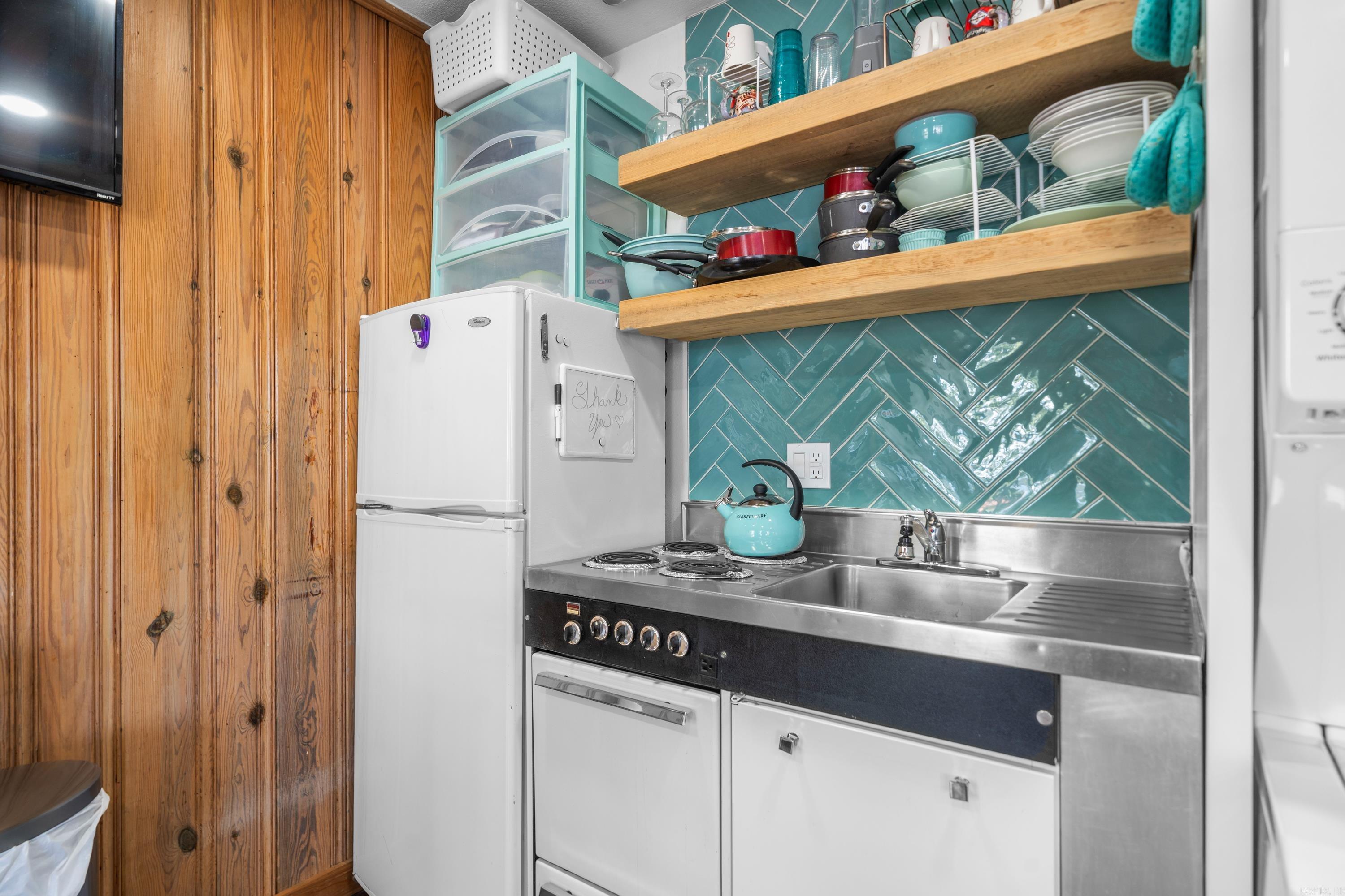 210 Aberina Unit: F29