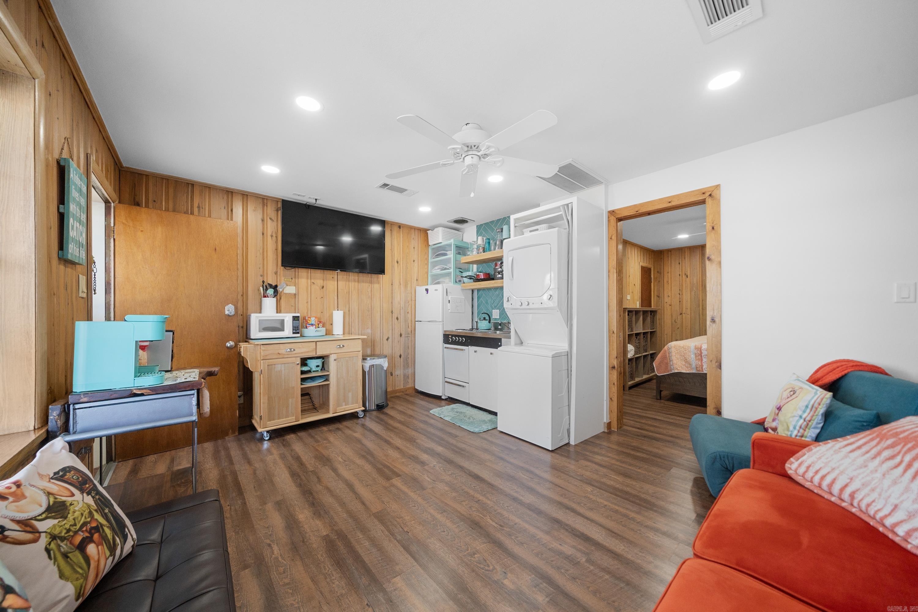210 Aberina Unit: F29