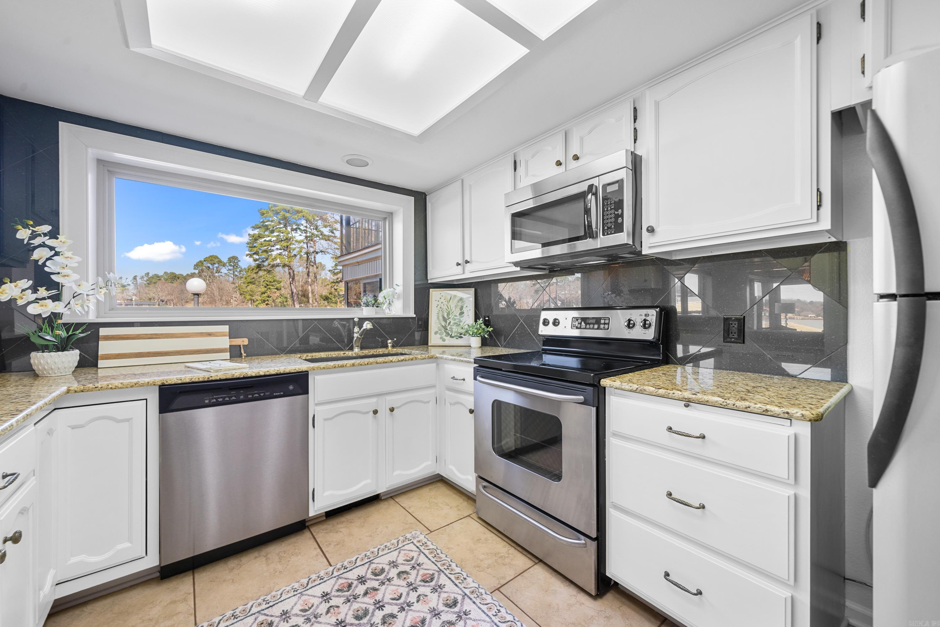 1201 Lakeshore Unit: 25