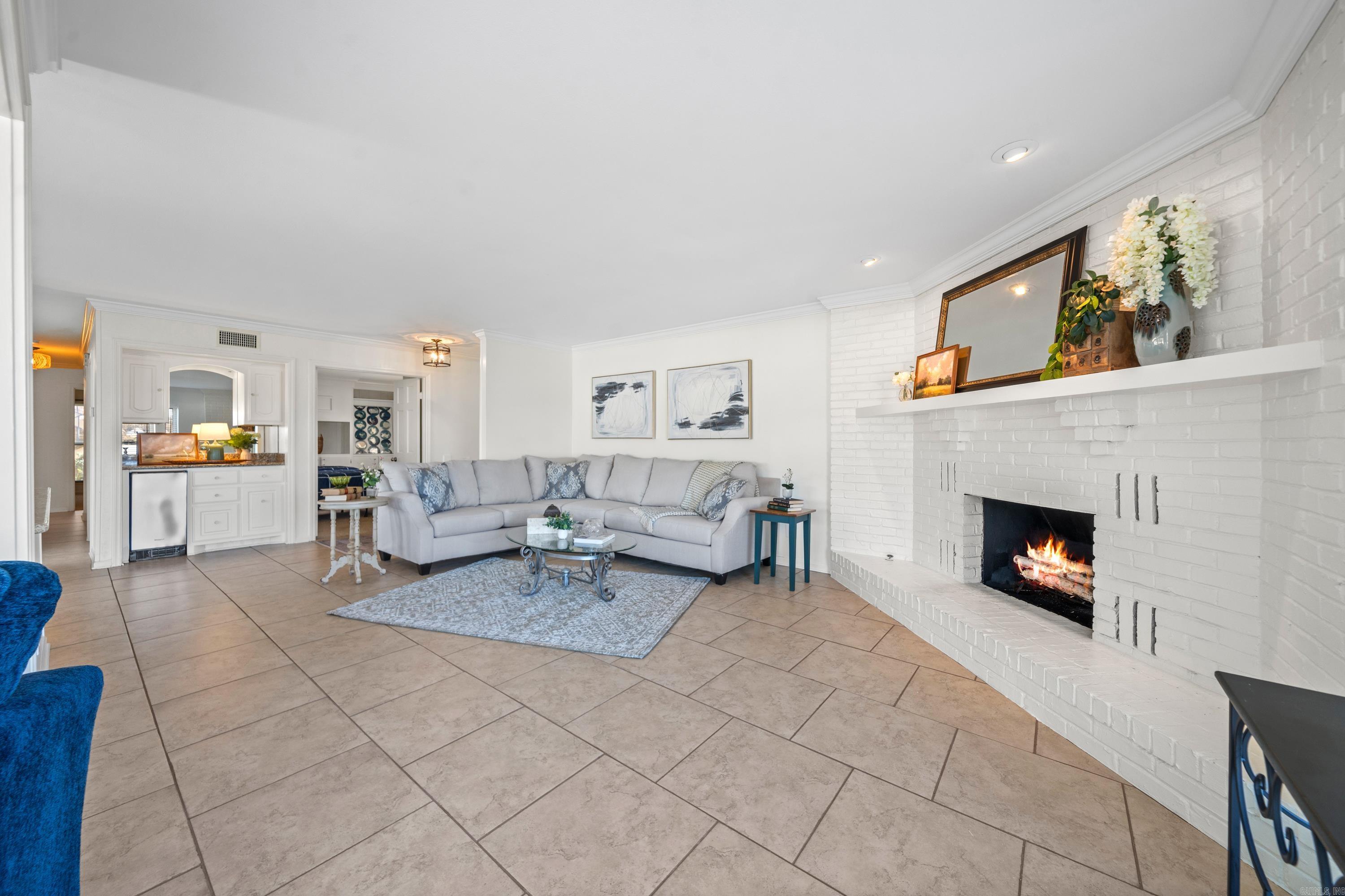 1201 Lakeshore Unit: 25