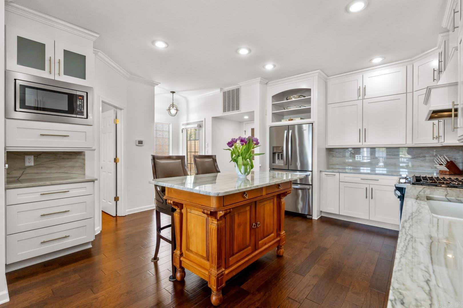 102 Eagle View Point
