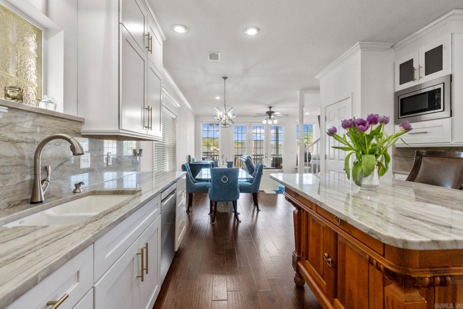 102 Eagle View Point