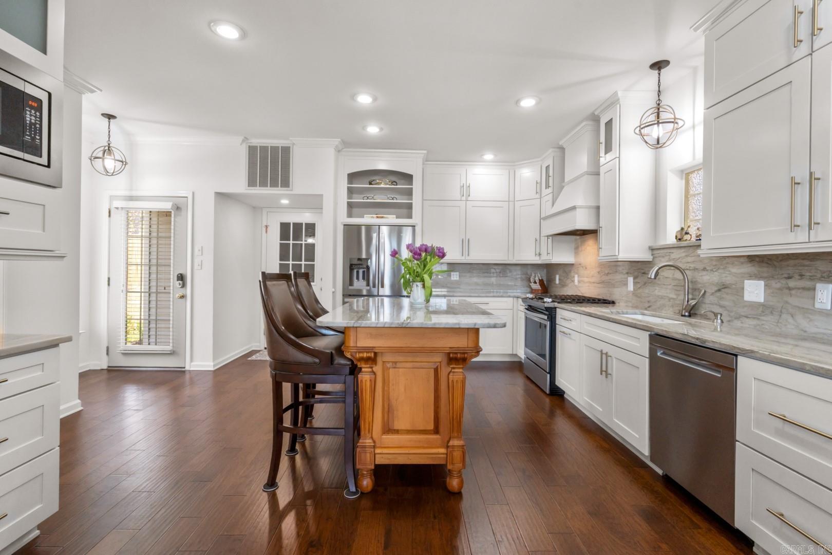 102 Eagle View Point