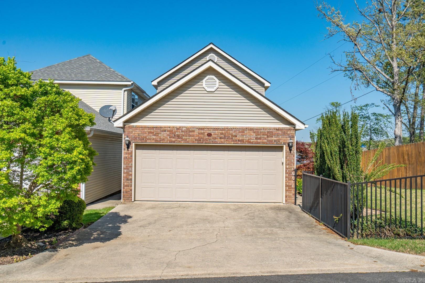 102 Eagle View Point