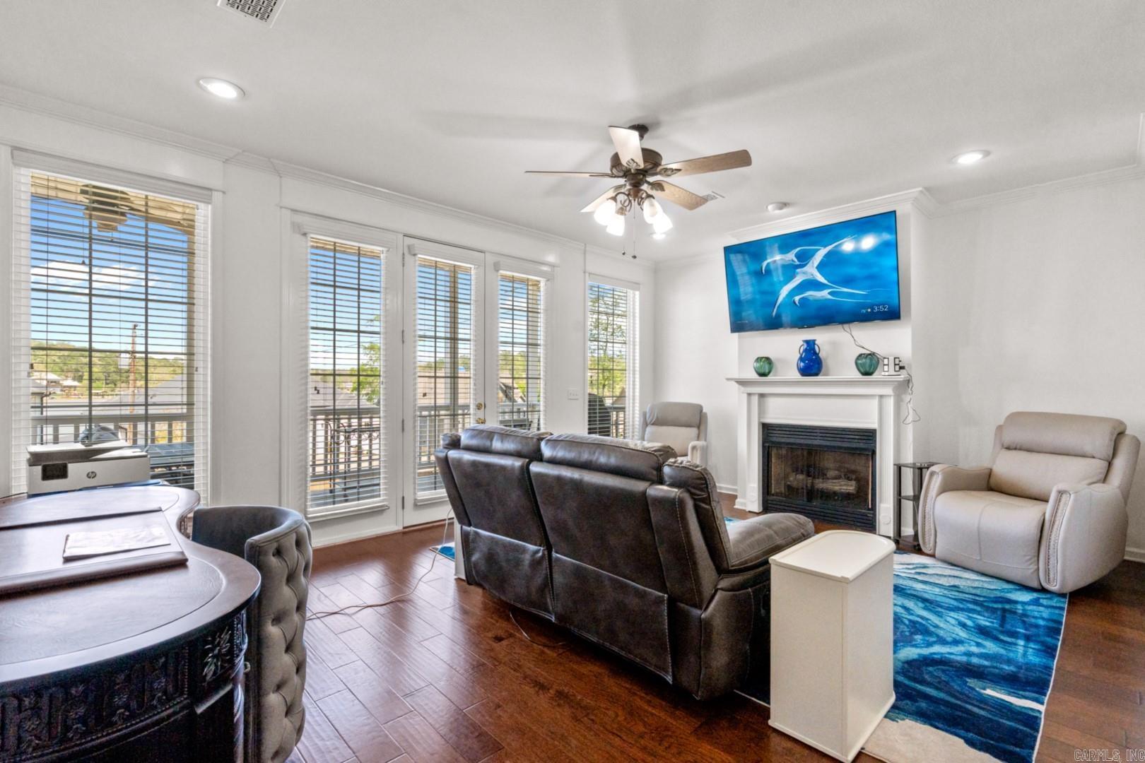 102 Eagle View Point