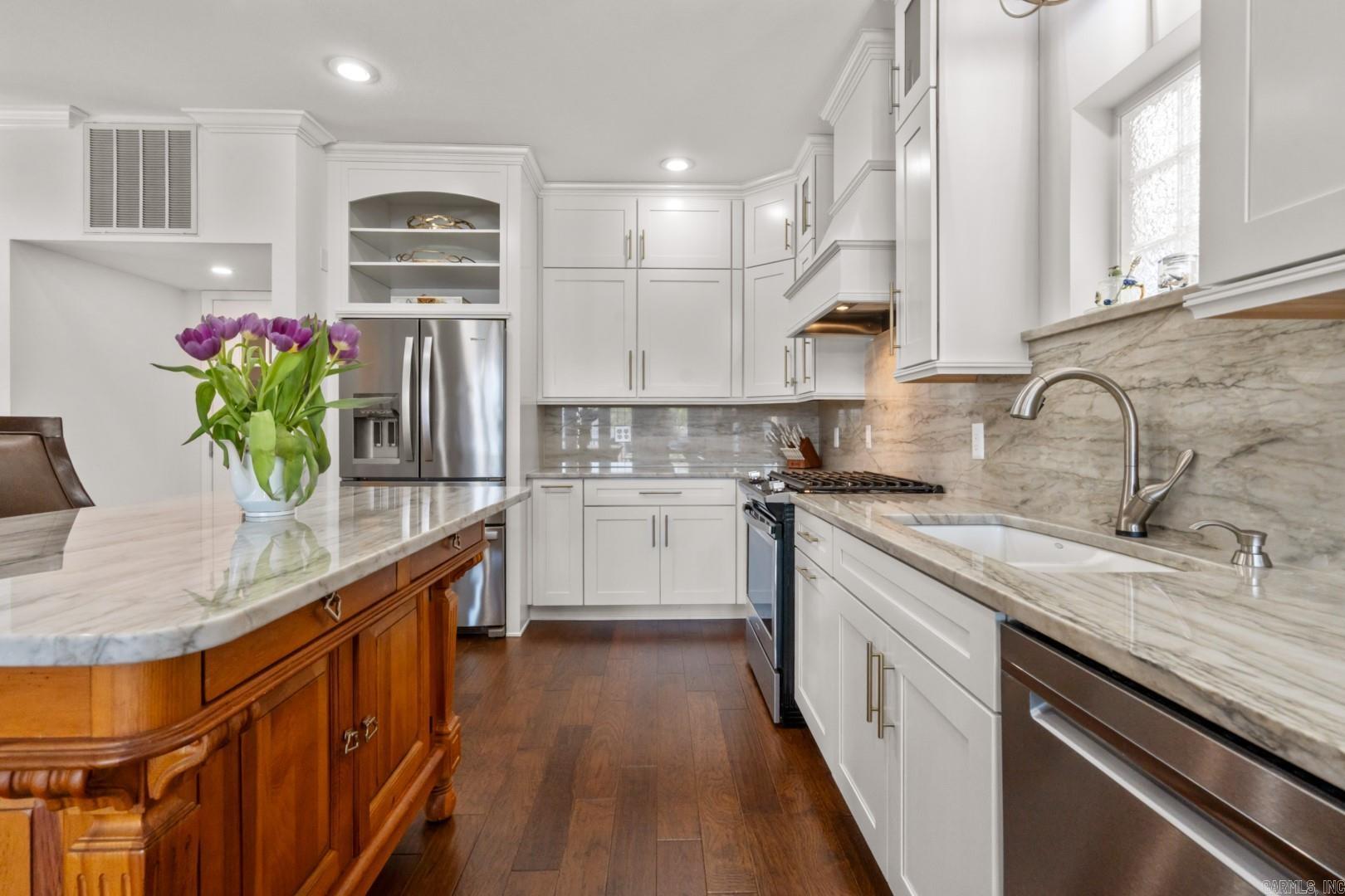 102 Eagle View Point