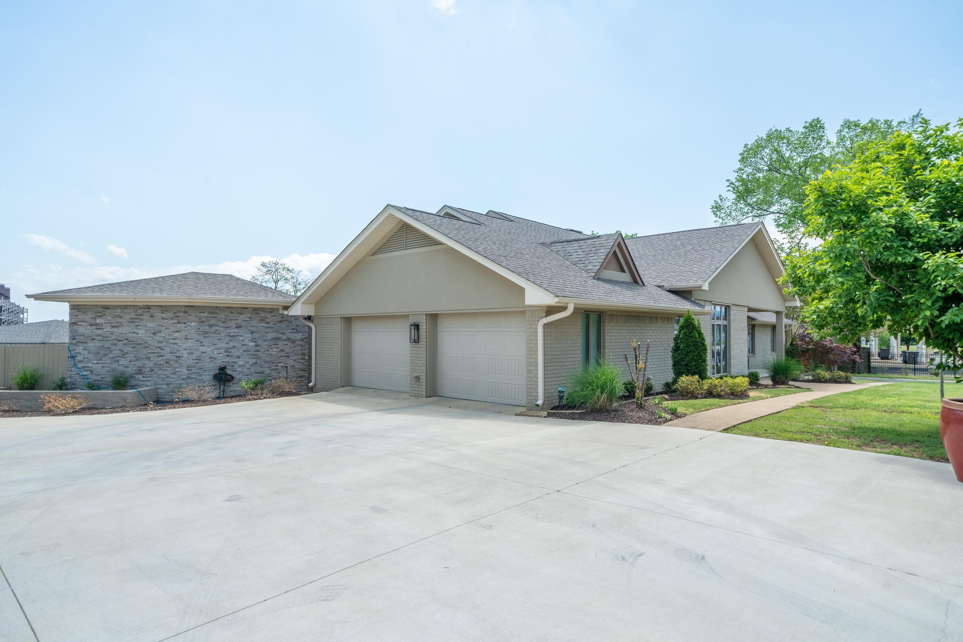 2341 Higdon Ferry