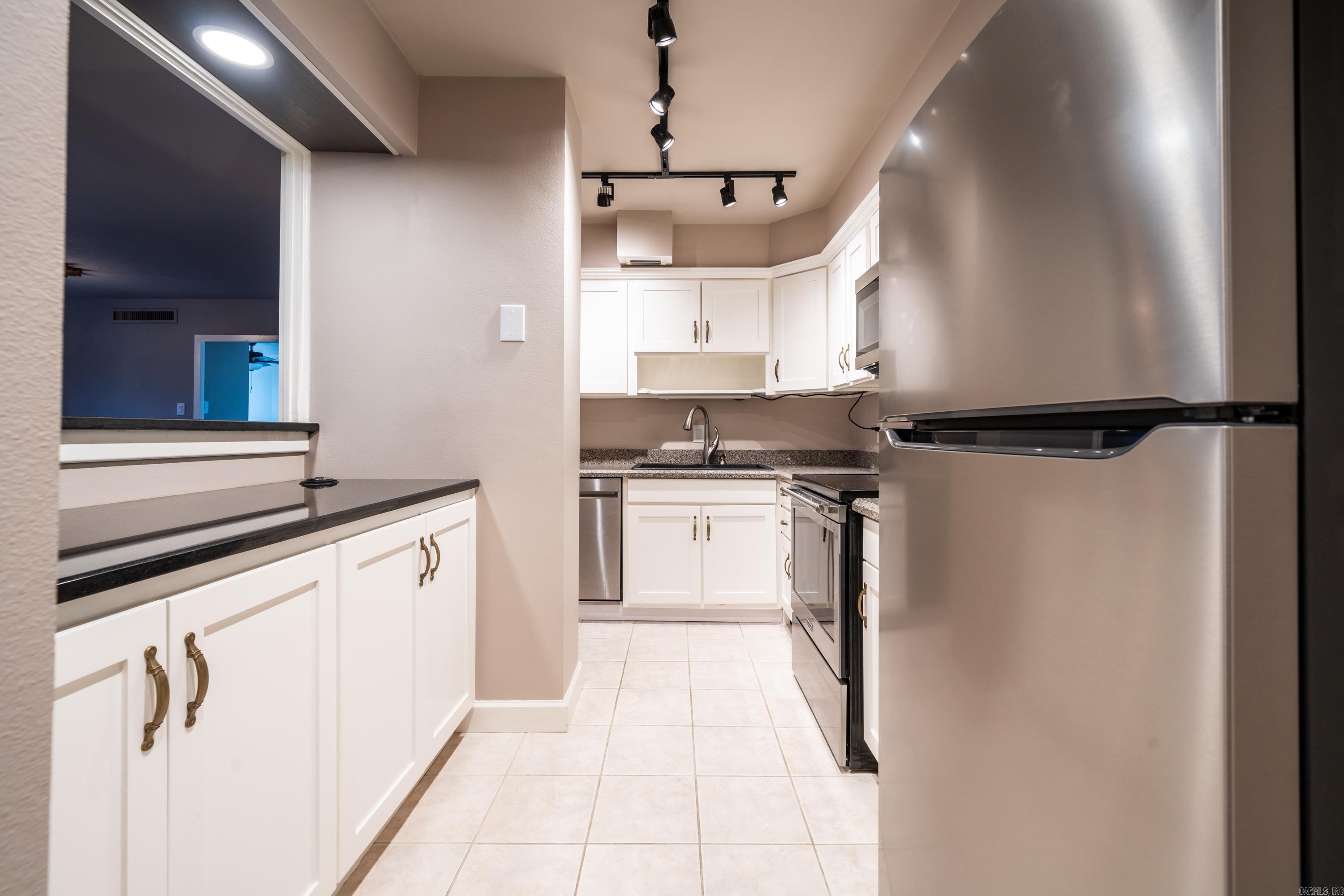 740 Weston Road Unit: 102