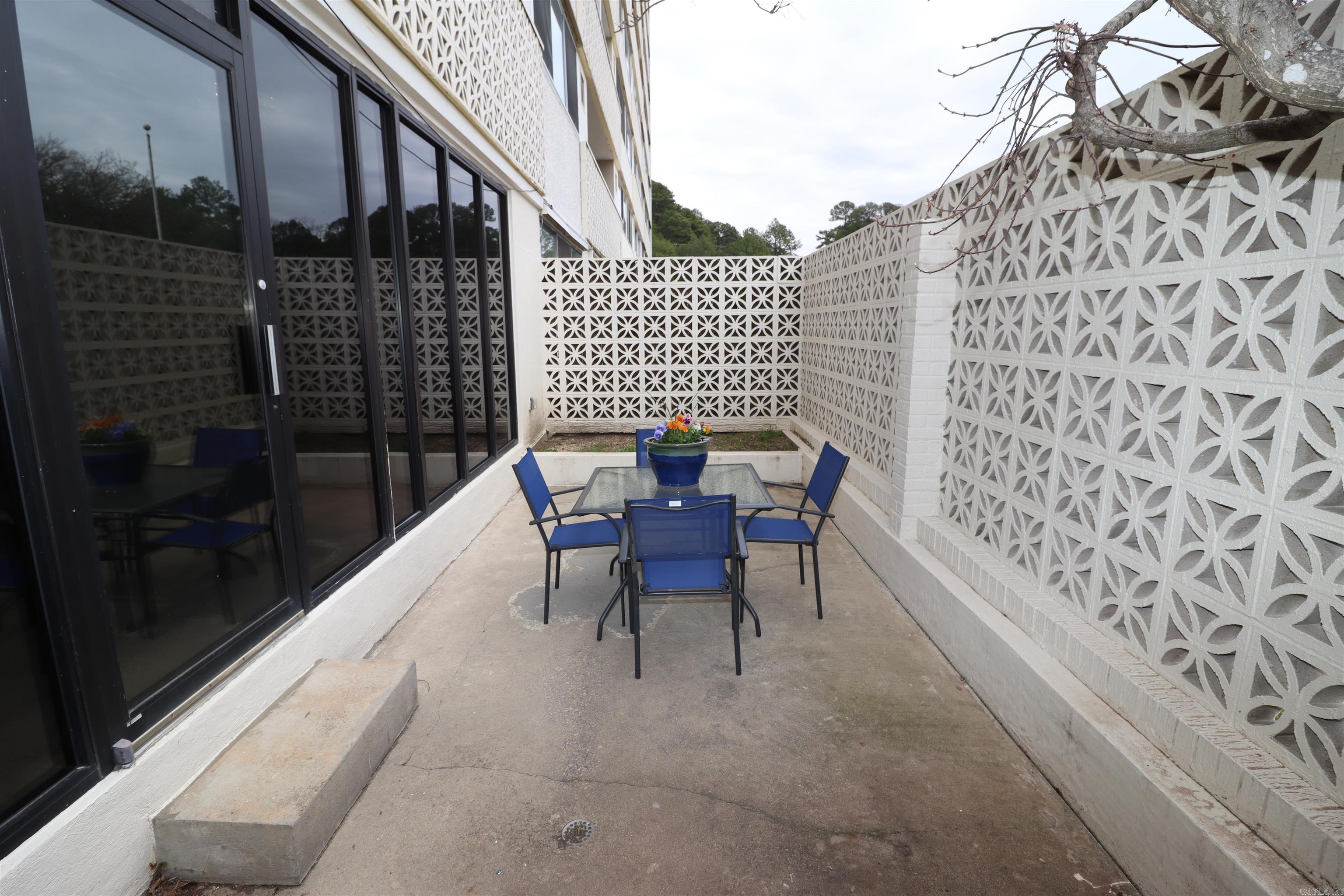 740 Weston Road Unit: 102