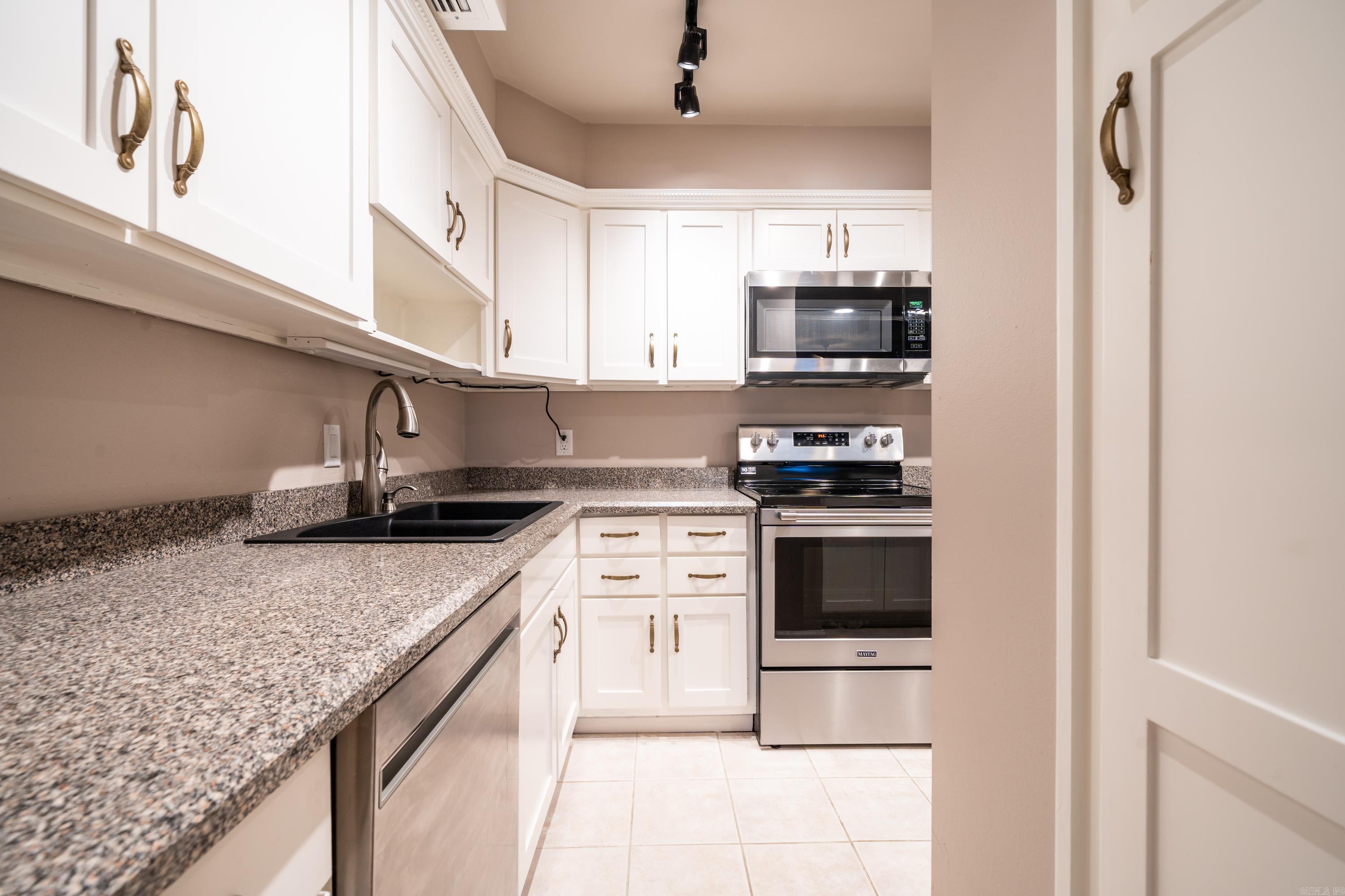 740 Weston Road Unit: 102