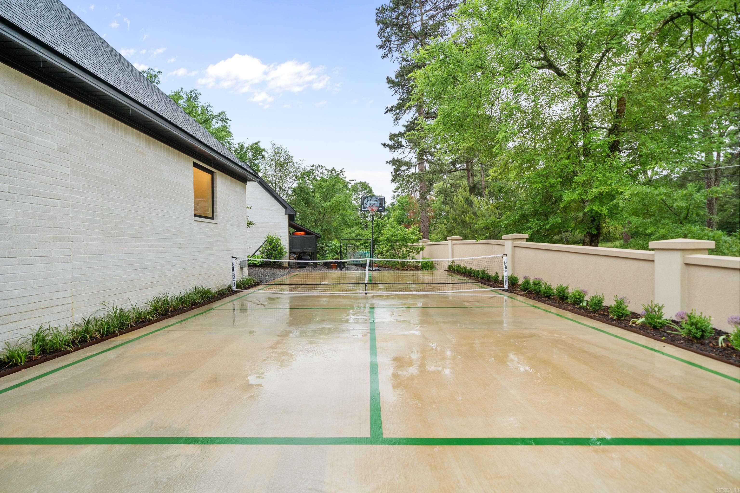144 Thornbury Court