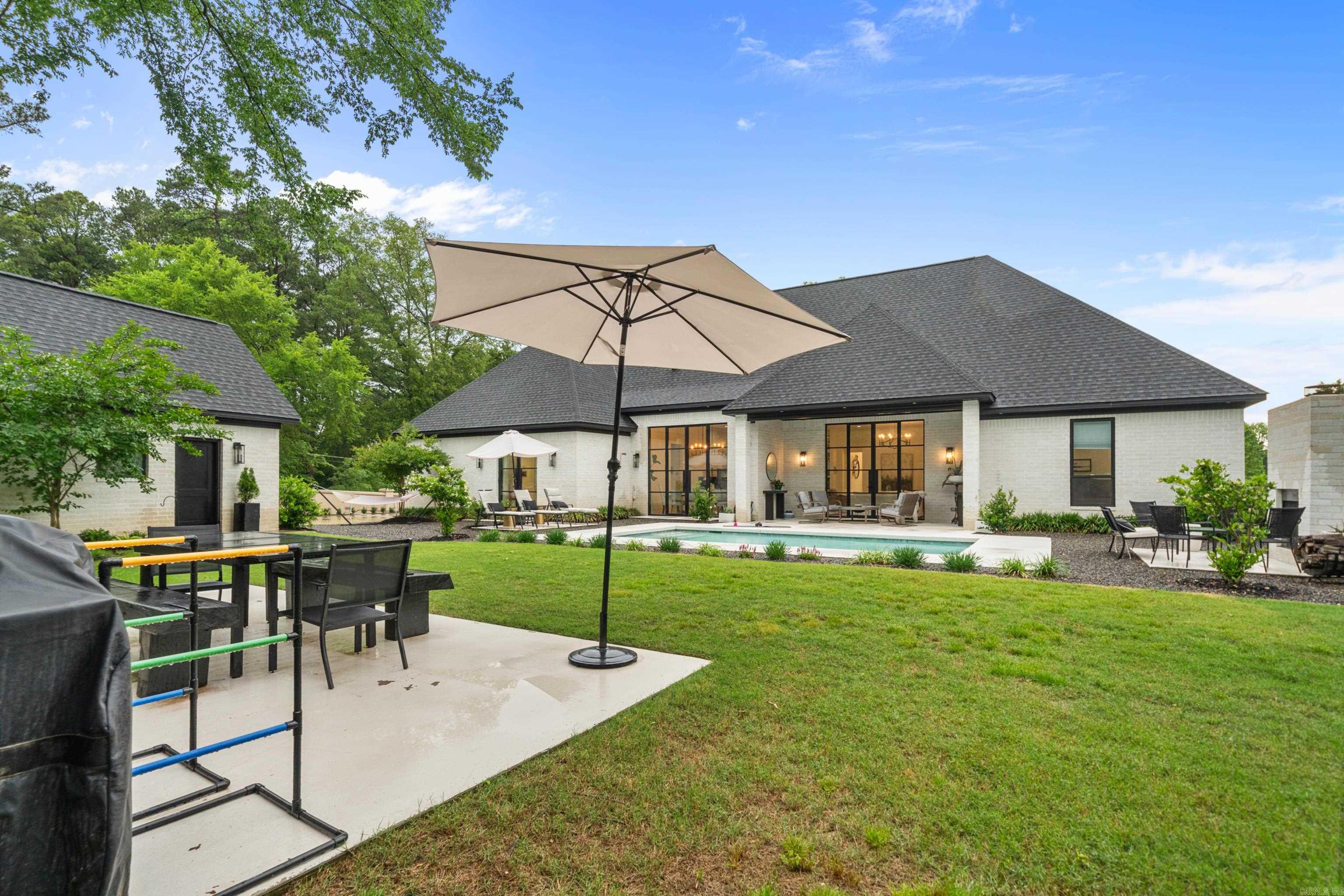 144 Thornbury Court