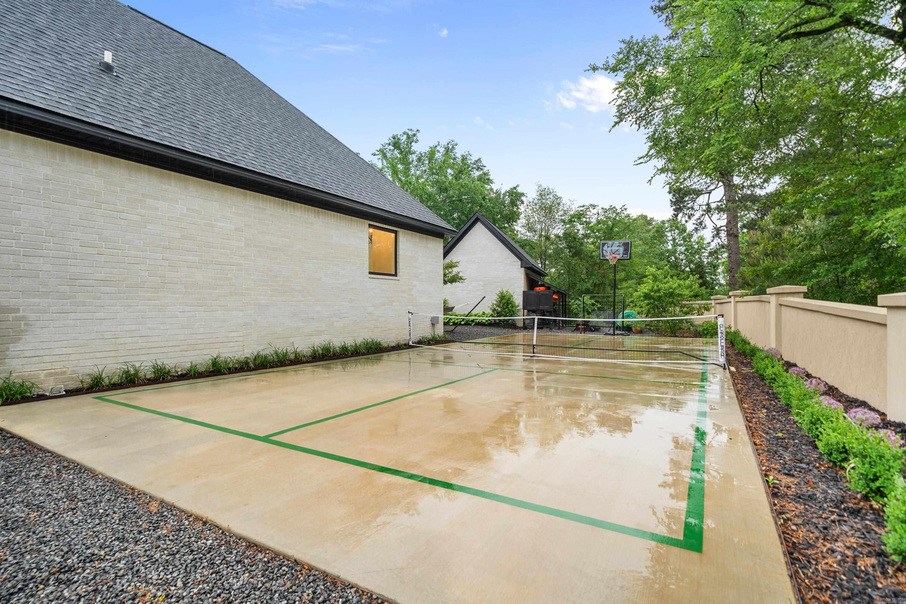 144 Thornbury Court