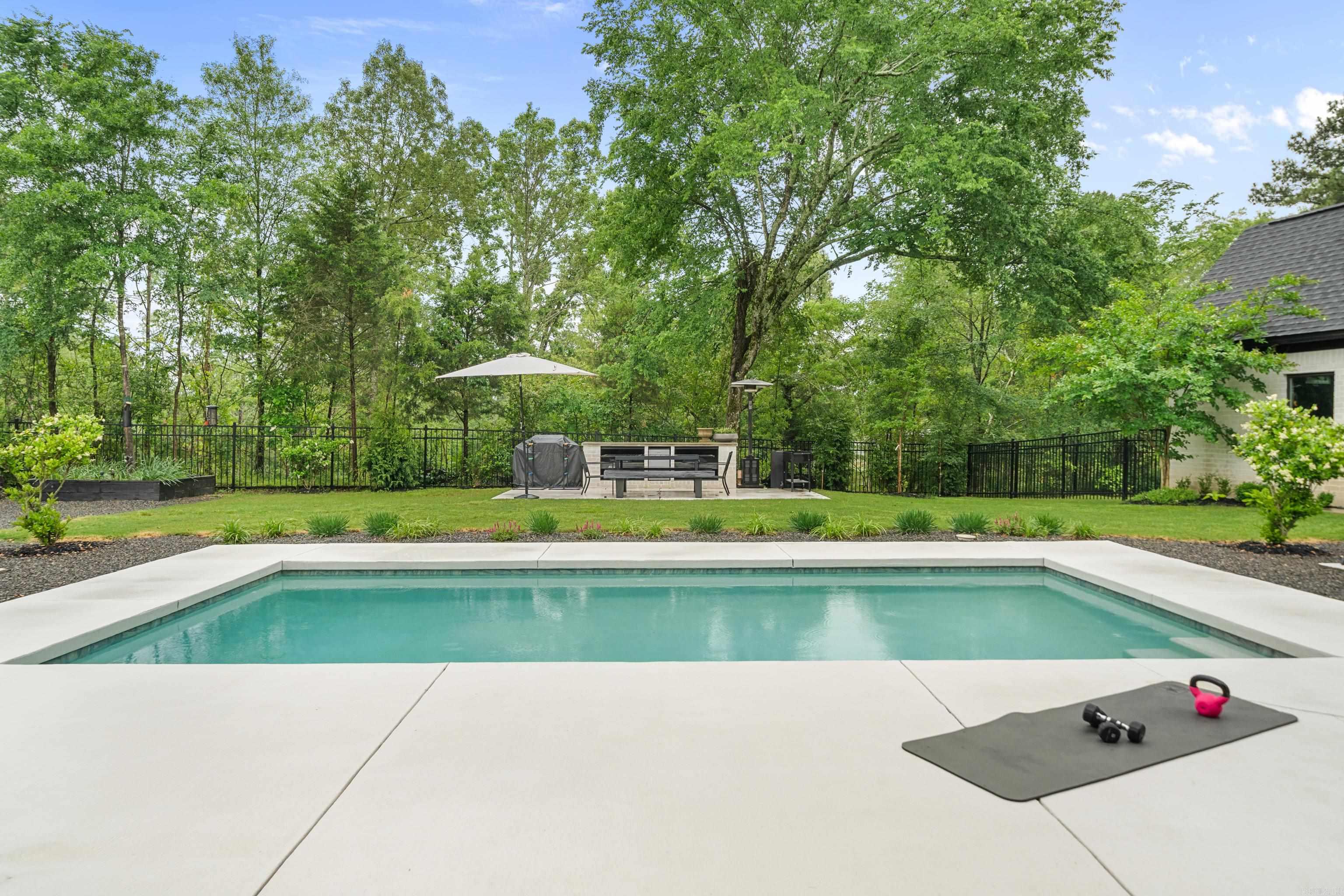 144 Thornbury Court