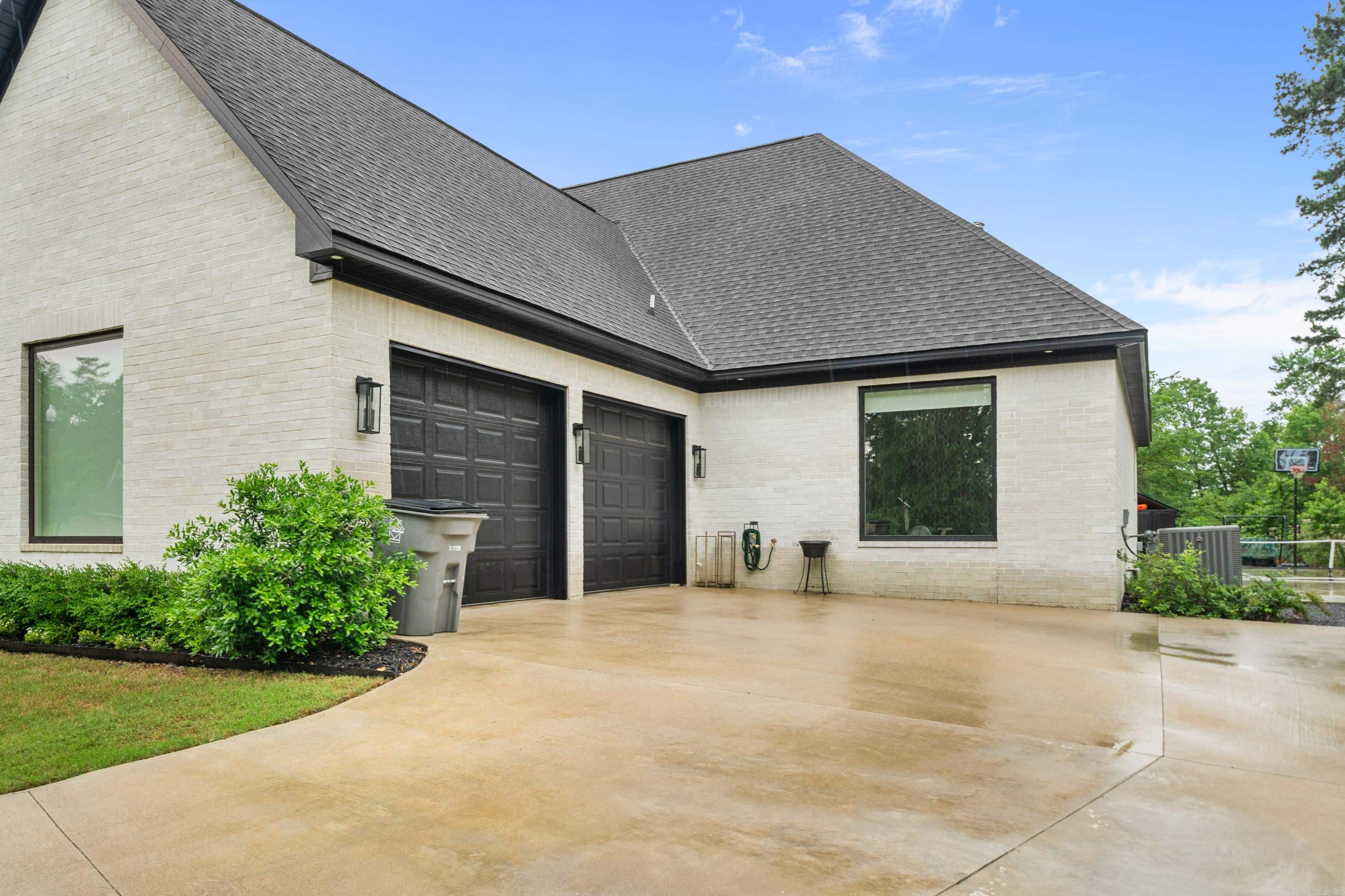 144 Thornbury Court