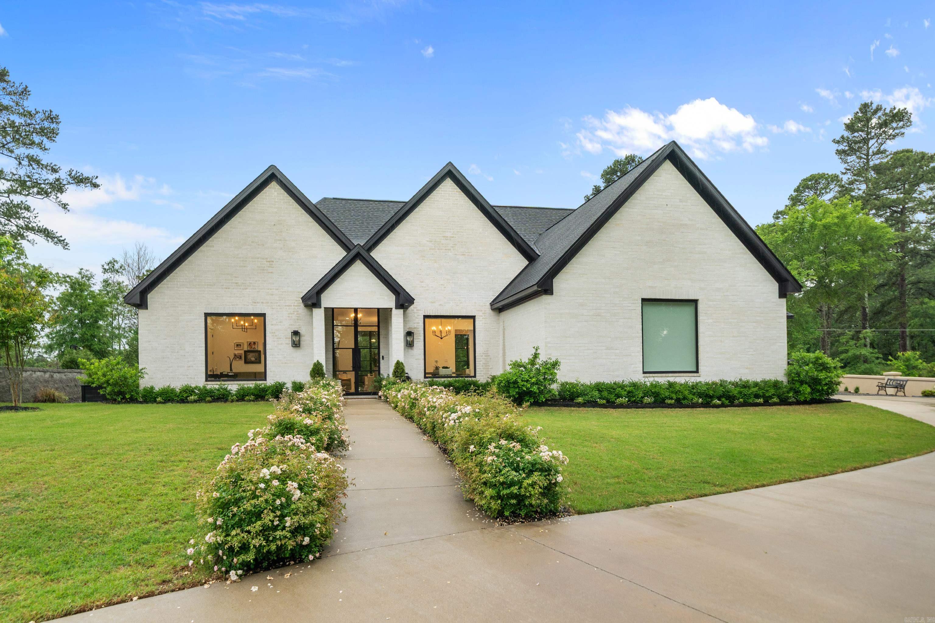 144 Thornbury Court