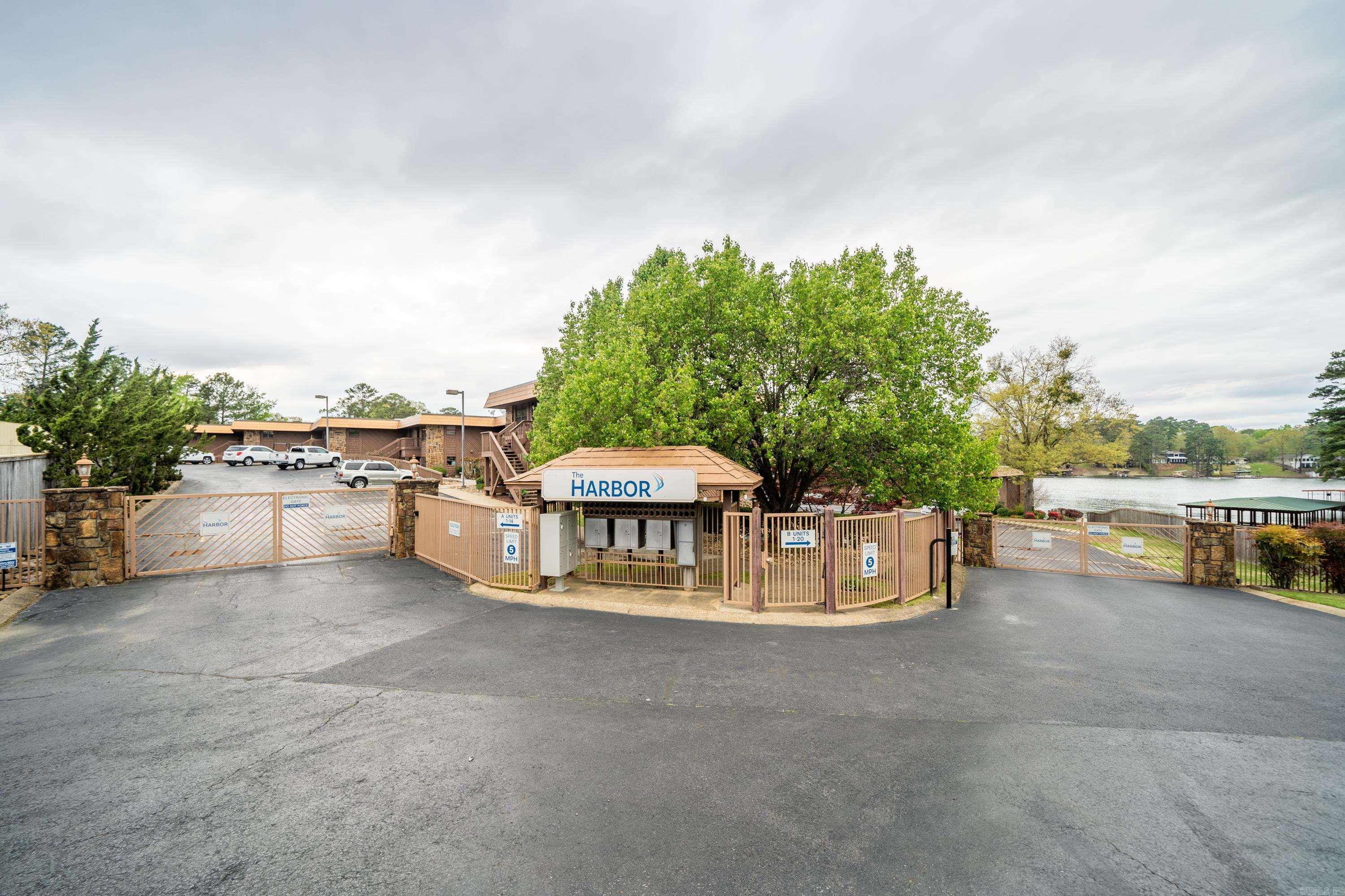 1412 AIRPORT RD