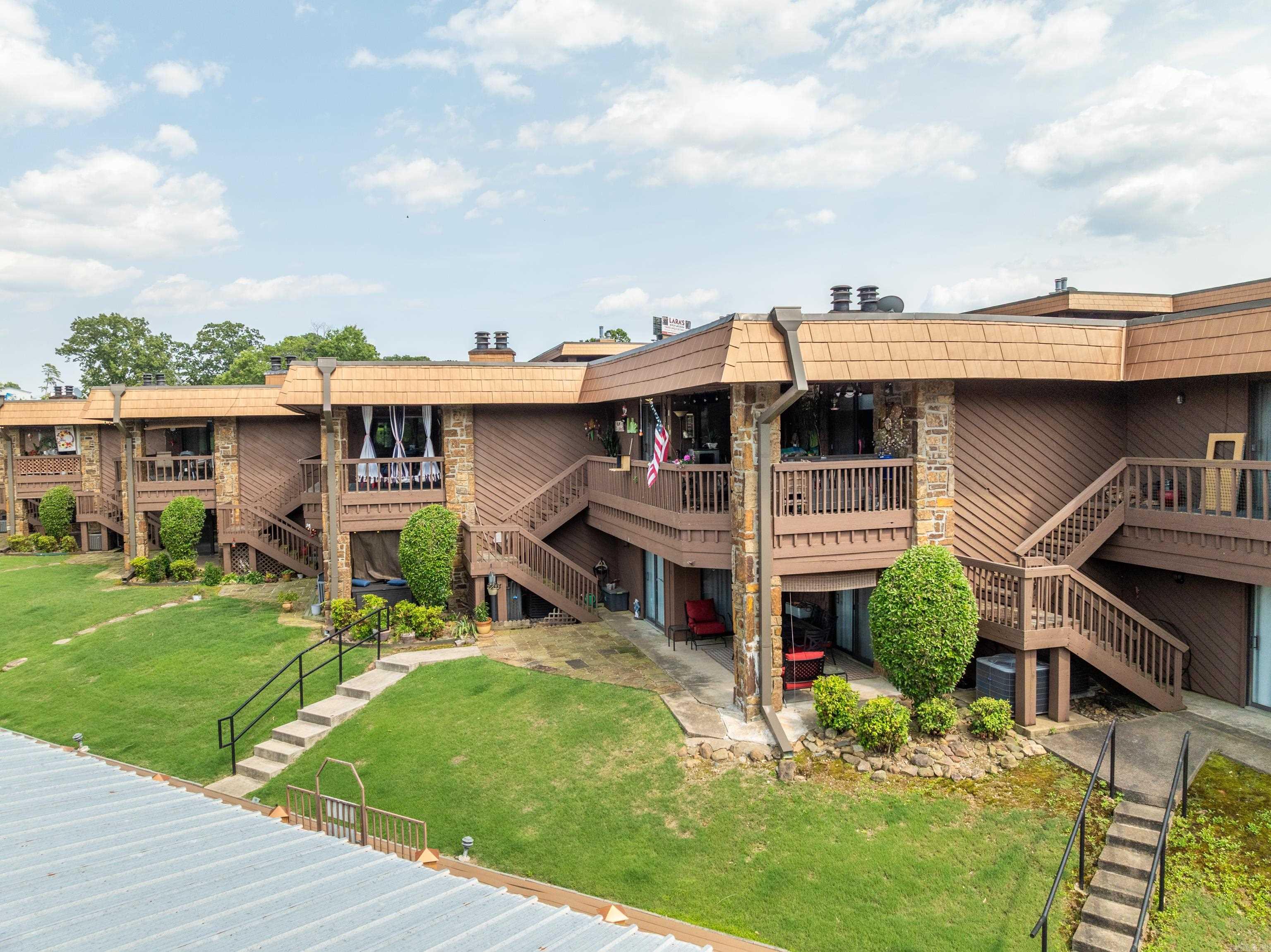 1412 AIRPORT RD
