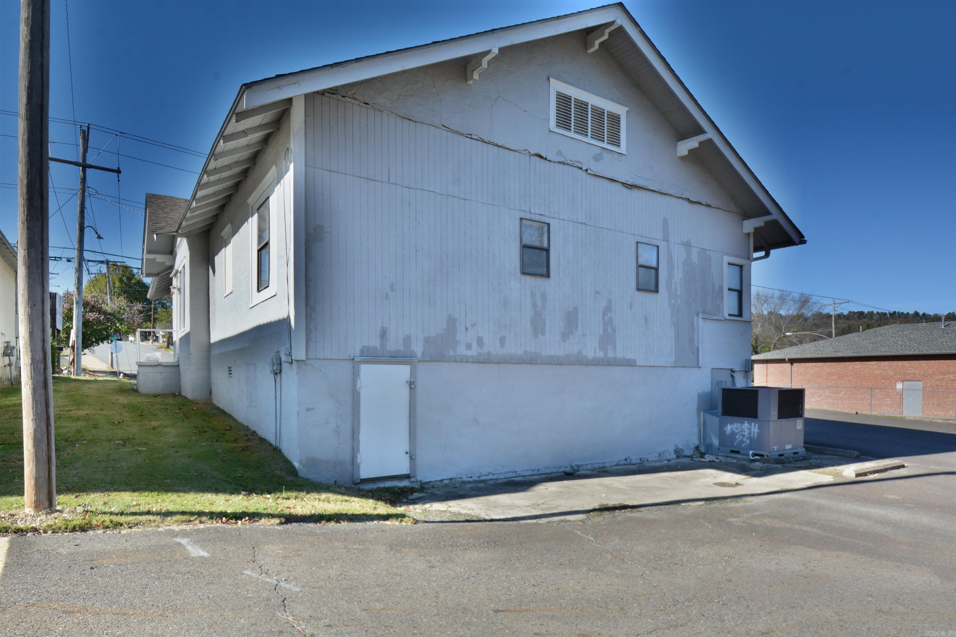 1411 CENTRAL Avenue