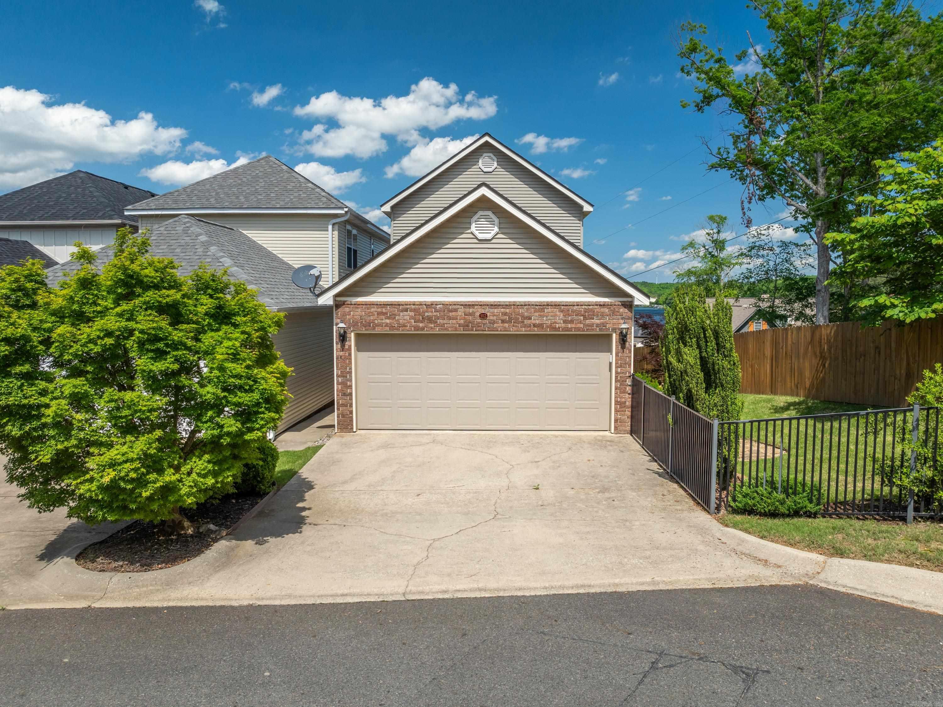 102 Eagle View Point