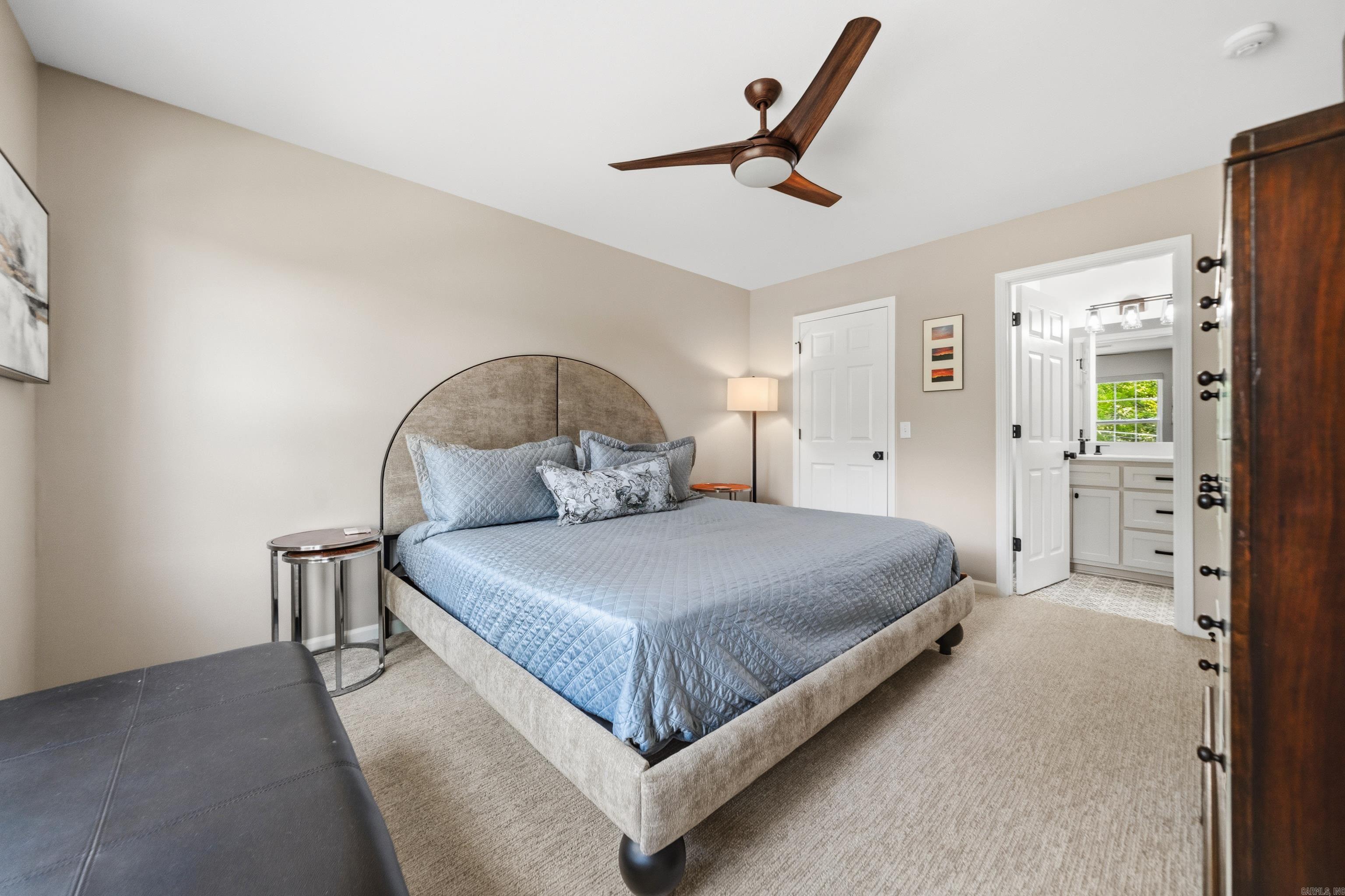 102 Eagle View Point