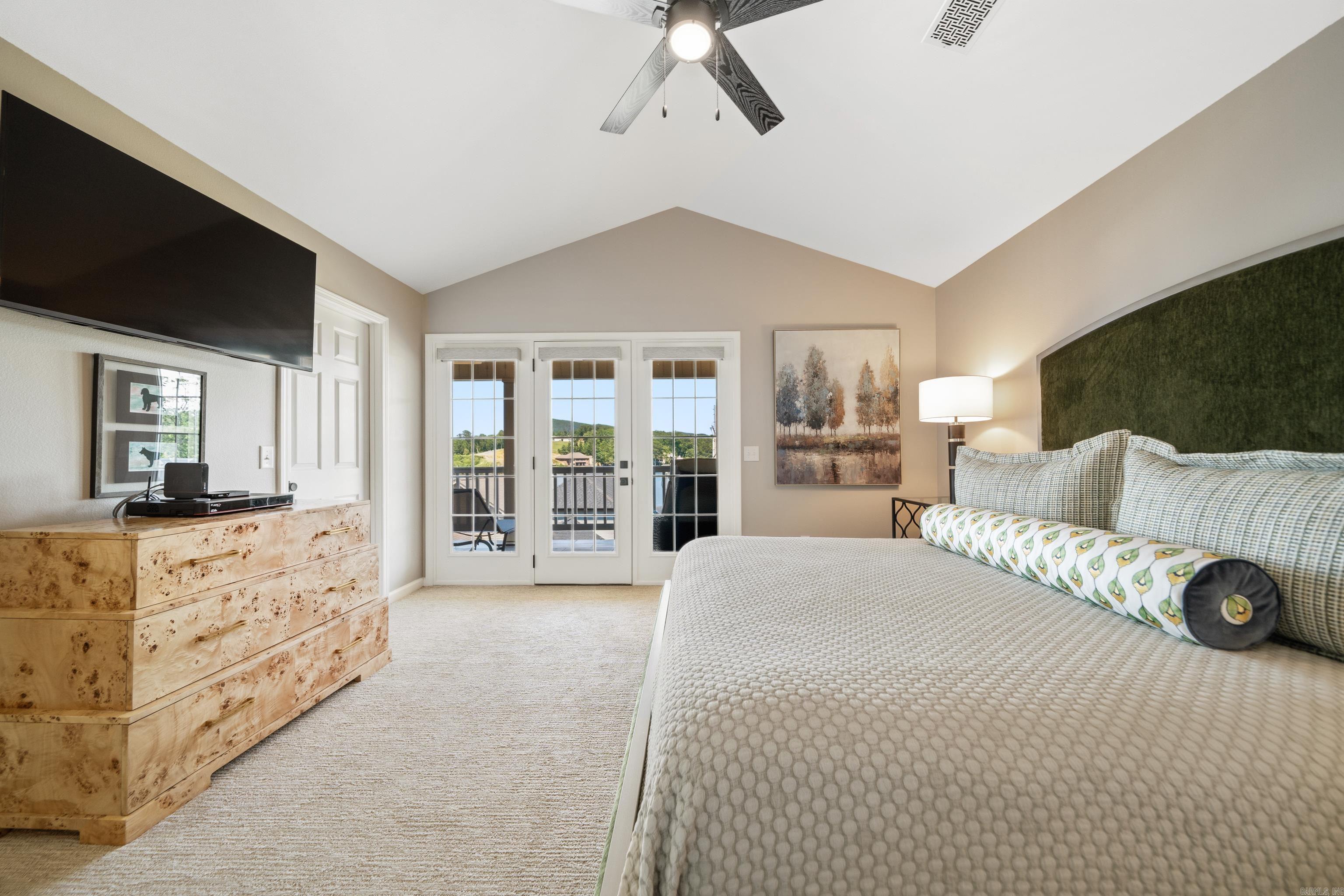 102 Eagle View Point