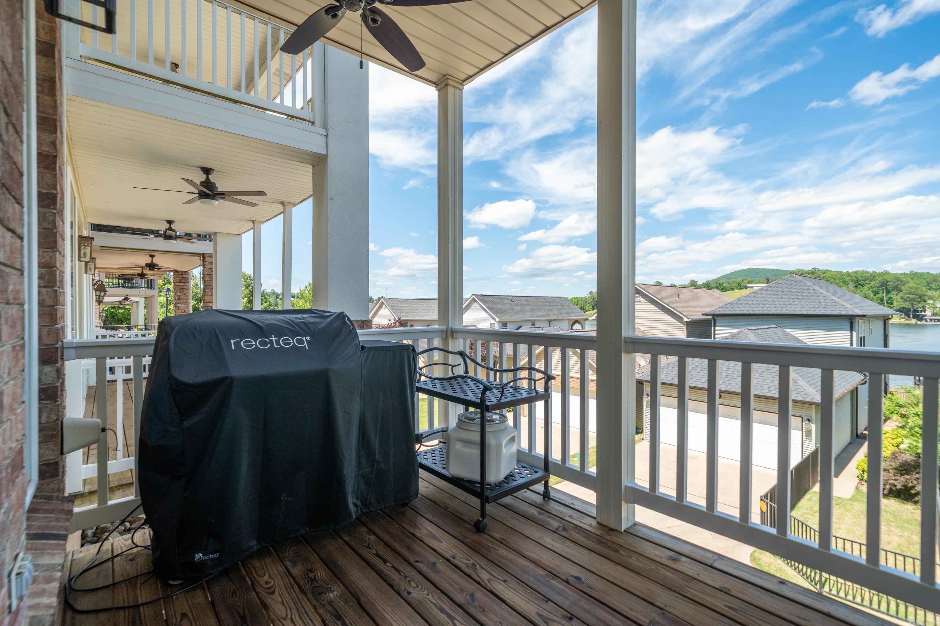 102 Eagle View Point