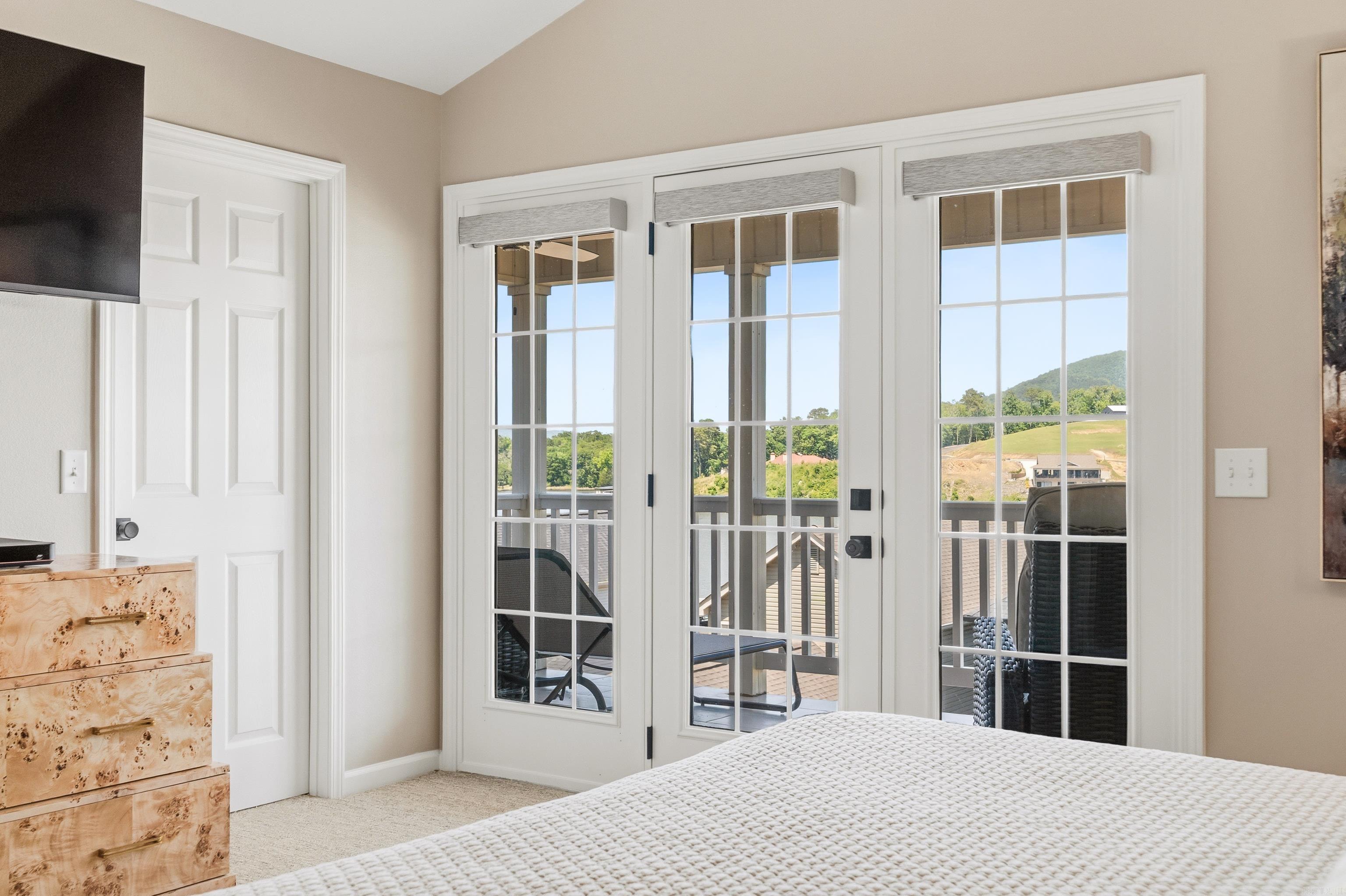 102 Eagle View Point