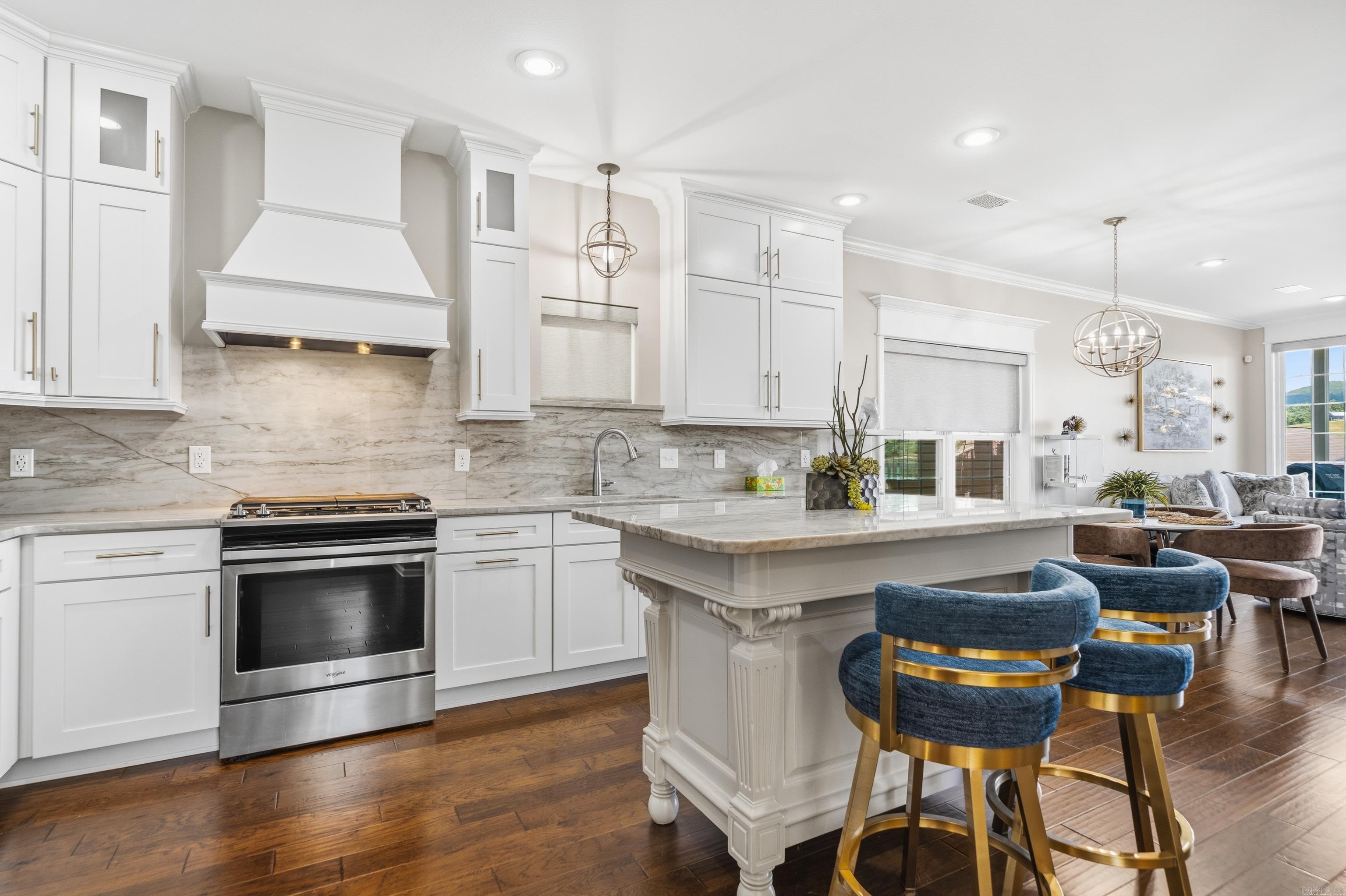 102 Eagle View Point
