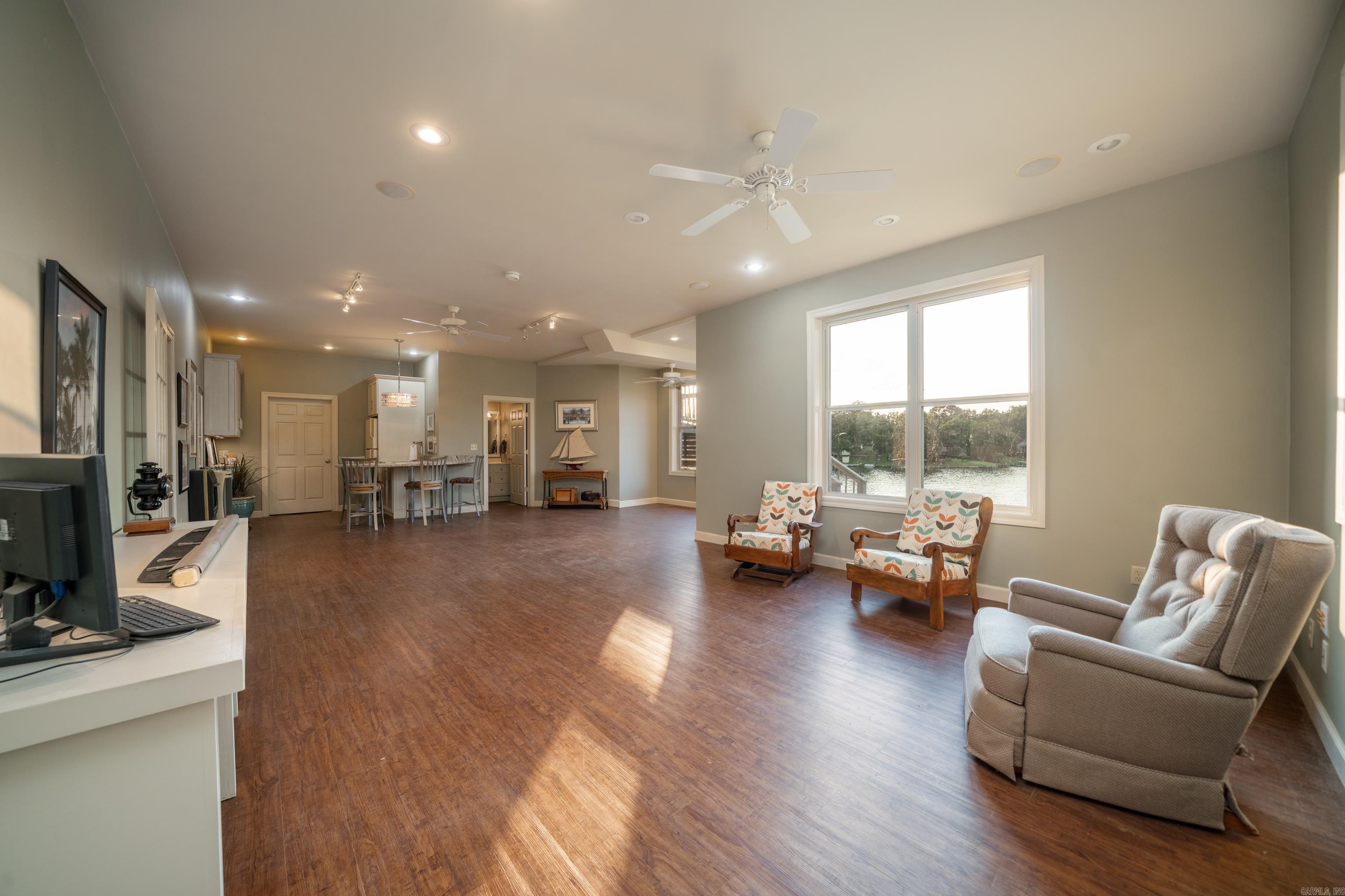 370 Chappel Hill