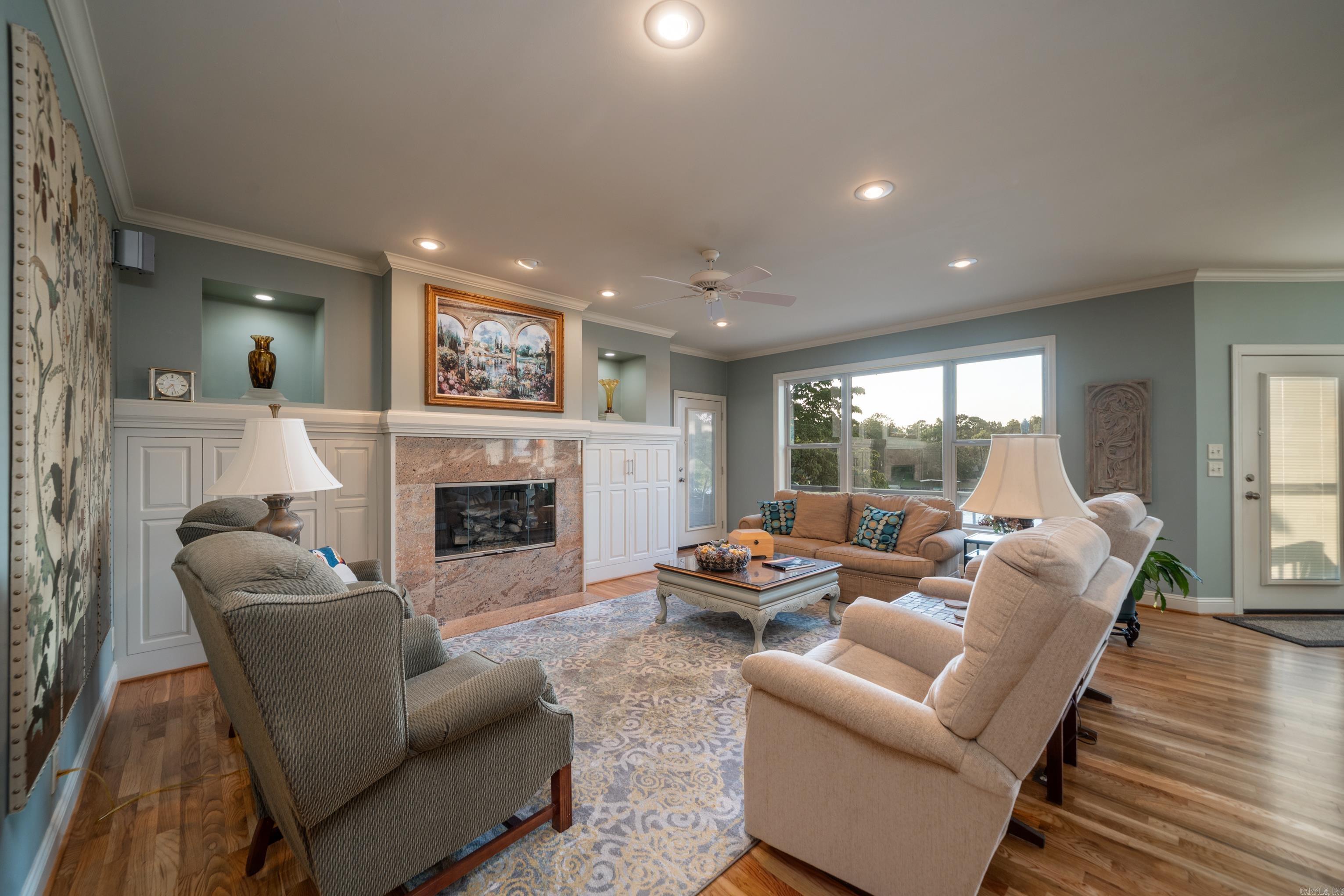 370 Chappel Hill