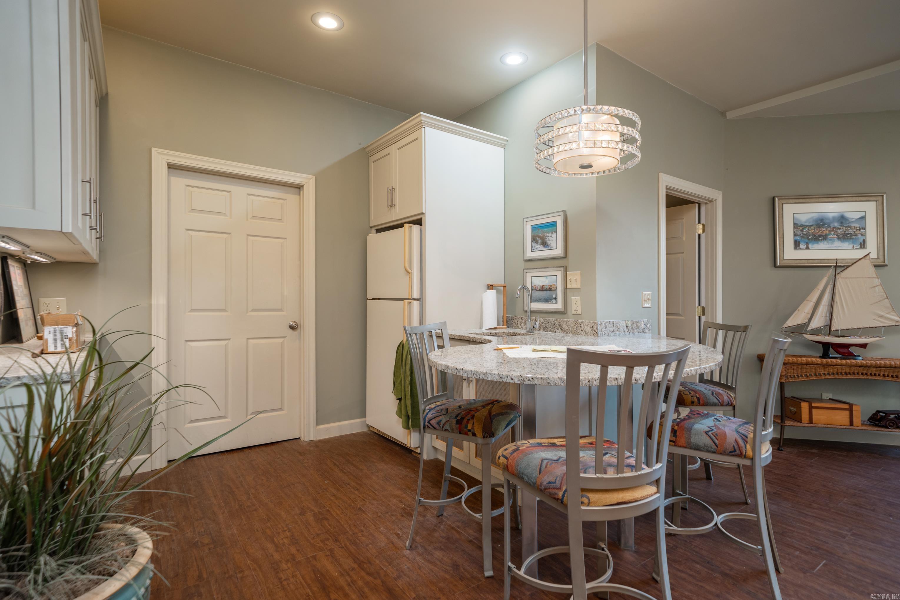 370 Chappel Hill