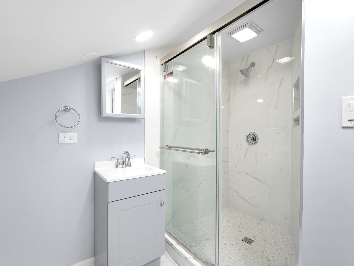 172 E North End Avenue