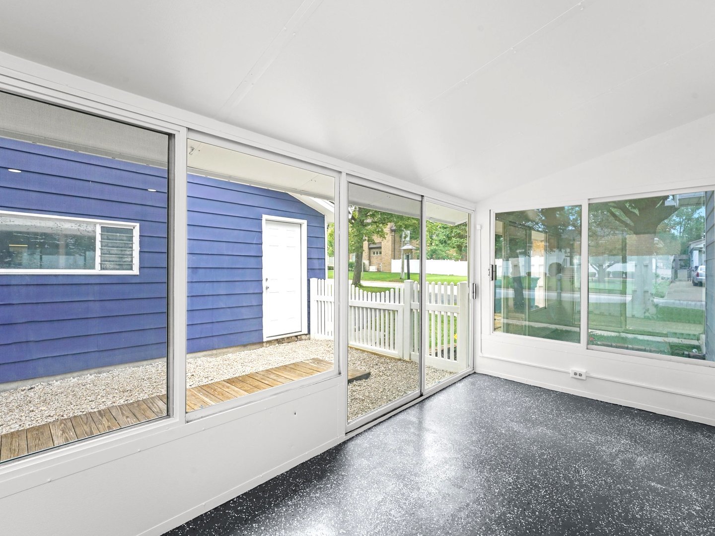 172 E North End Avenue