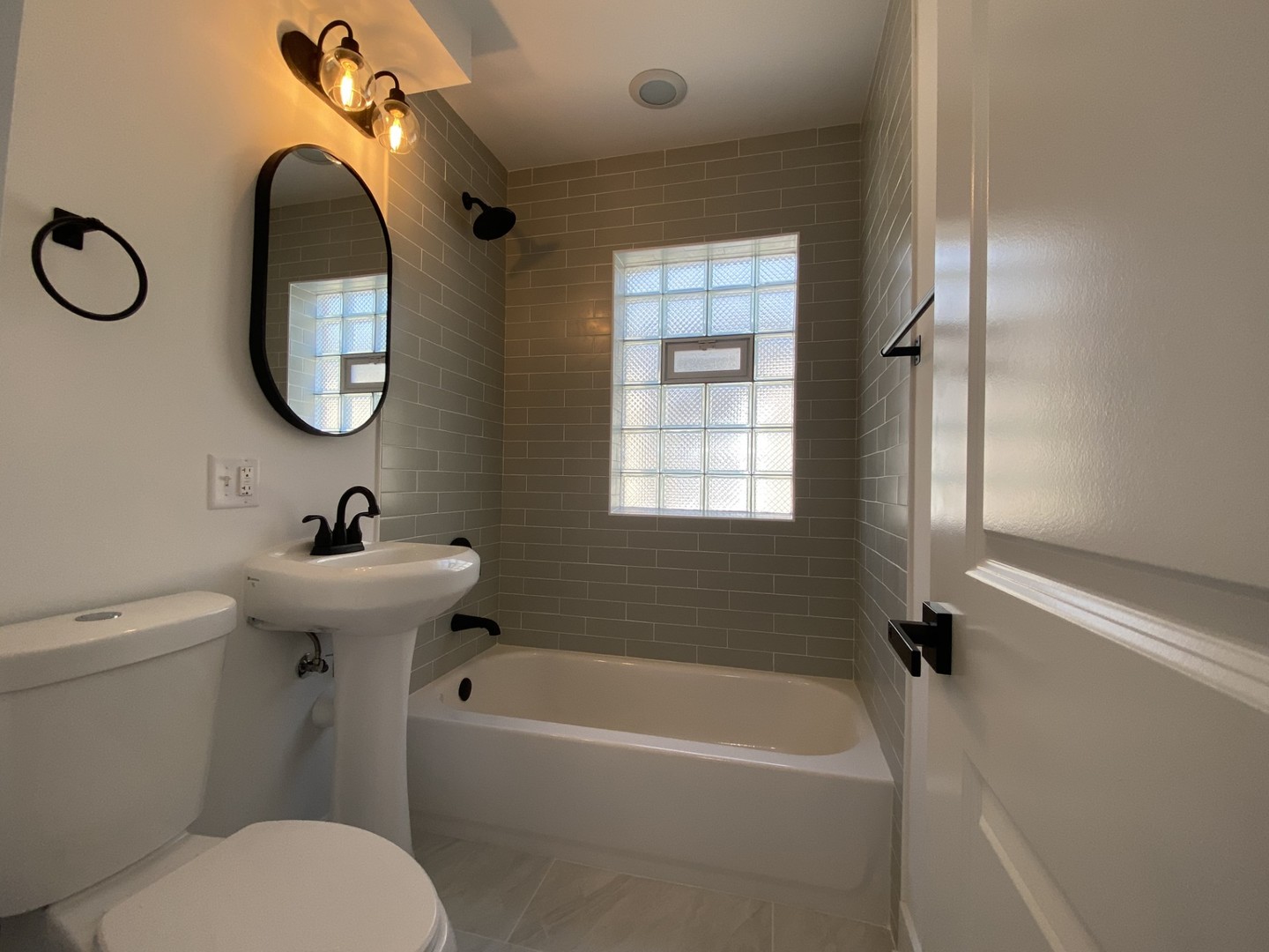 3826 N Pacific Avenue