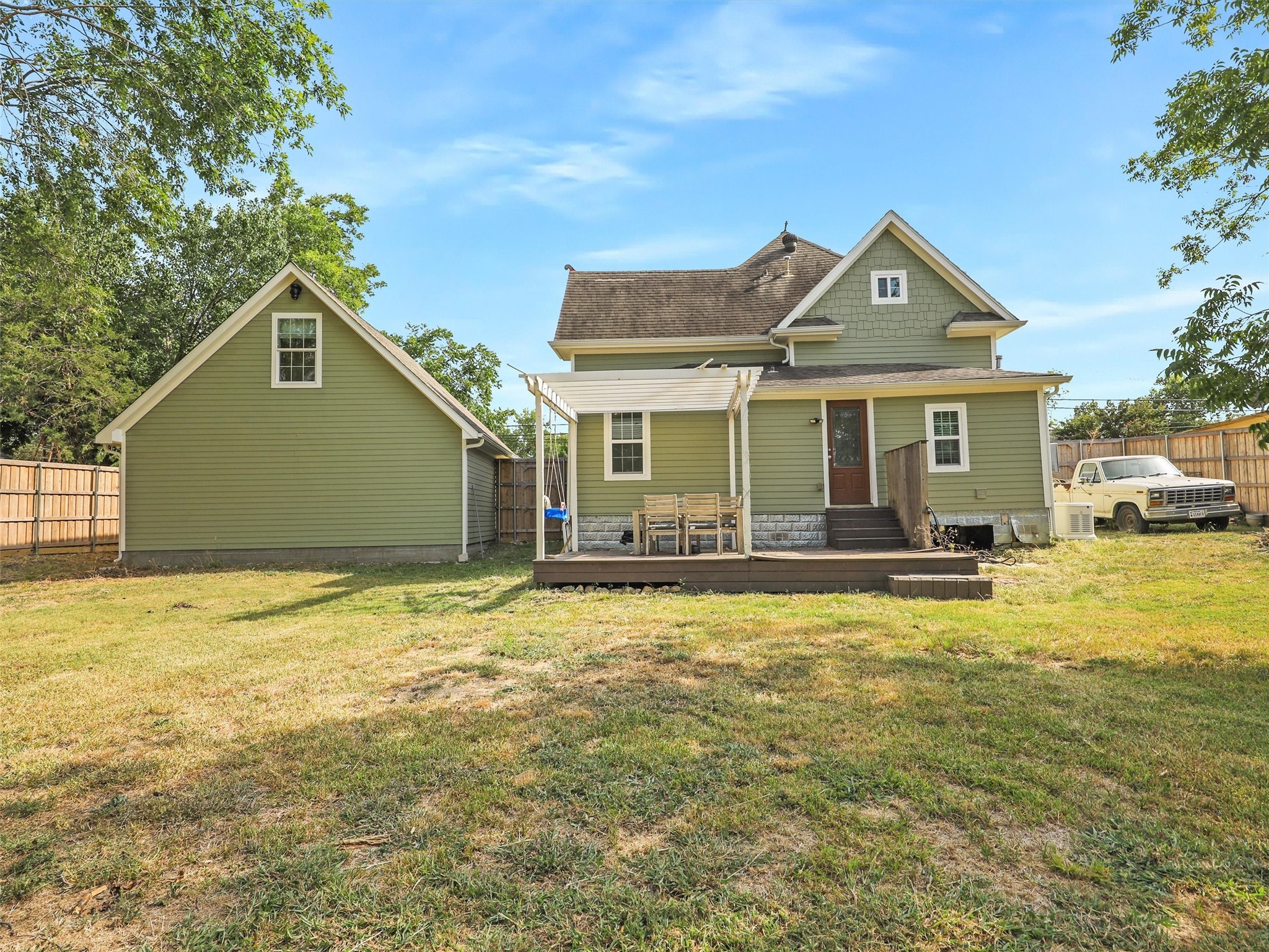 607 W Walnut Street