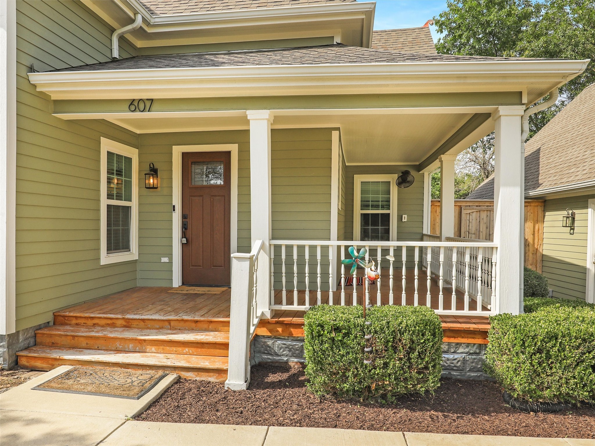 607 W Walnut Street