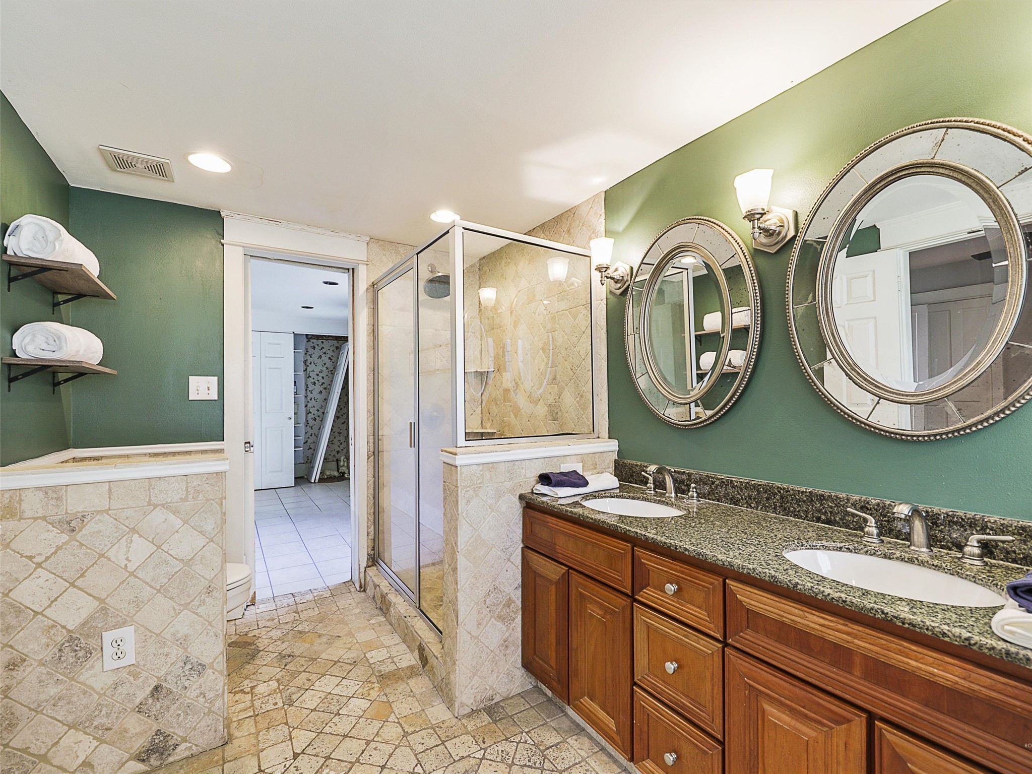 607 W Walnut Street